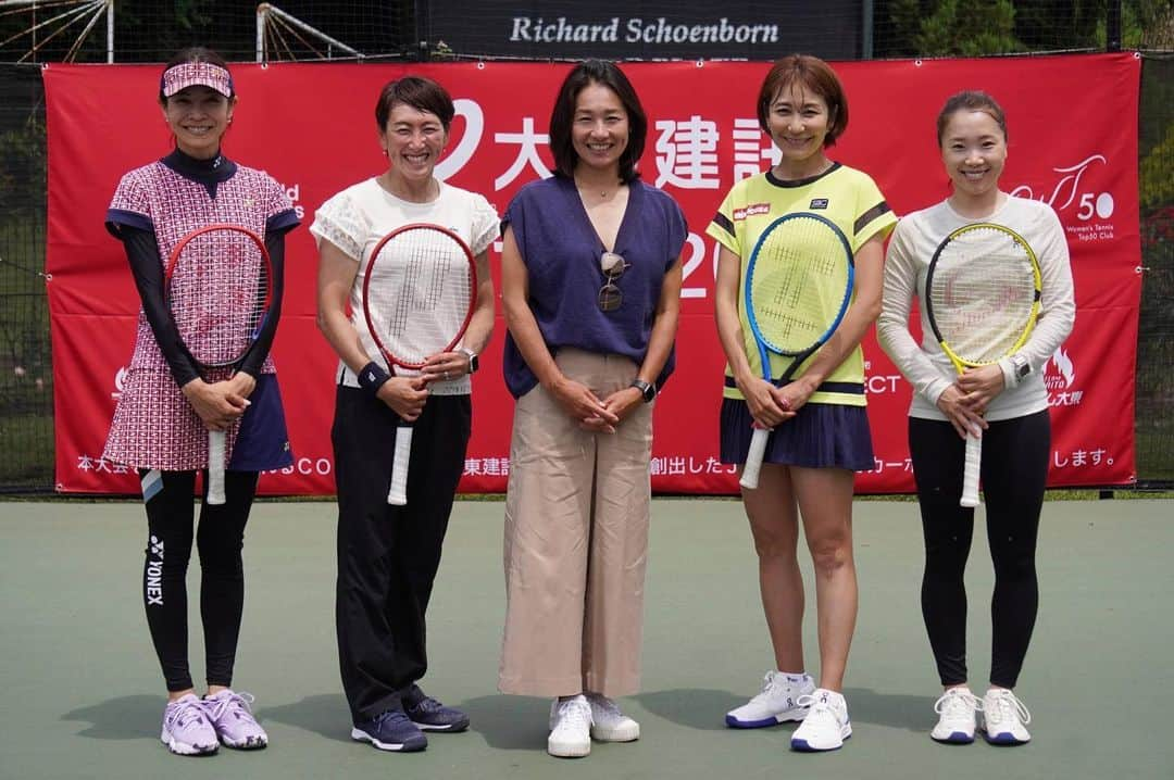 杉山愛のインスタグラム：「無事に大東建託オープンが3大会終了しました🎾 大阪に始まり福井、柏での大会はジュニアや若手にの選手にとってもいい時間となったはず✨  これをスタートに世界への第一歩として踏み出してもらえたら嬉しいです😆  @jwt50_japanwomenstennistop50 という団体のパワフルさとメンバーの行動力に感謝です💛 運営スタッフのみんなにも心からありがとうを言いたいです😊 Thank you💛  #大東建託オープン #テニス #国際大会 #ここから #スタート」