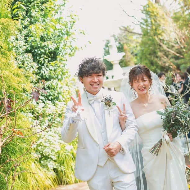 モアフィール宇都宮プライベートガーデンのインスタグラム：「＊  先輩カップルのご結婚式をご紹介☺︎  みんなが楽しくっ！！！！  ＊当日の感想＊  ほんとに楽しく笑顔に溢れる式になって 良かったです！ お互いの親族も沢山お話ししていたし、 なにより親族だけの結婚式がこんなに 盛り上がると思わなかったので とても嬉しかったです！ また式場のスタッフの方達も とても良い方ばかりで ほんとに楽しく式を終えることが出来て 嬉しく思っています！！！  ------------------------------------------ 他にも新郎新婦様のリアルなお声や こだわりポイントなどを 公式HPにて掲載しております！  モアフィールのトップページより ご覧くださいませ♪ @morefeel_weddeing ------------------------------------------  #プレ花嫁#結婚式#日本中のプレ花嫁さんと繋がりたい#結婚式準備#ウェディング#卒花嫁#結婚式場#ブライダル#花嫁#全国のプレ花嫁さんと繋がりたい#ウエディング#結婚#ブライダルフェア#結婚準備#wedding#写真好きな人と繋がりたい#ウェディングドレス#ドレス#タキシード#フィオーレビアンカ#fiorebianca#家族婚フォト婚#フォト#栃木結婚式場#宇都宮式場#栃木式場#宇都宮結婚#モアフィール」