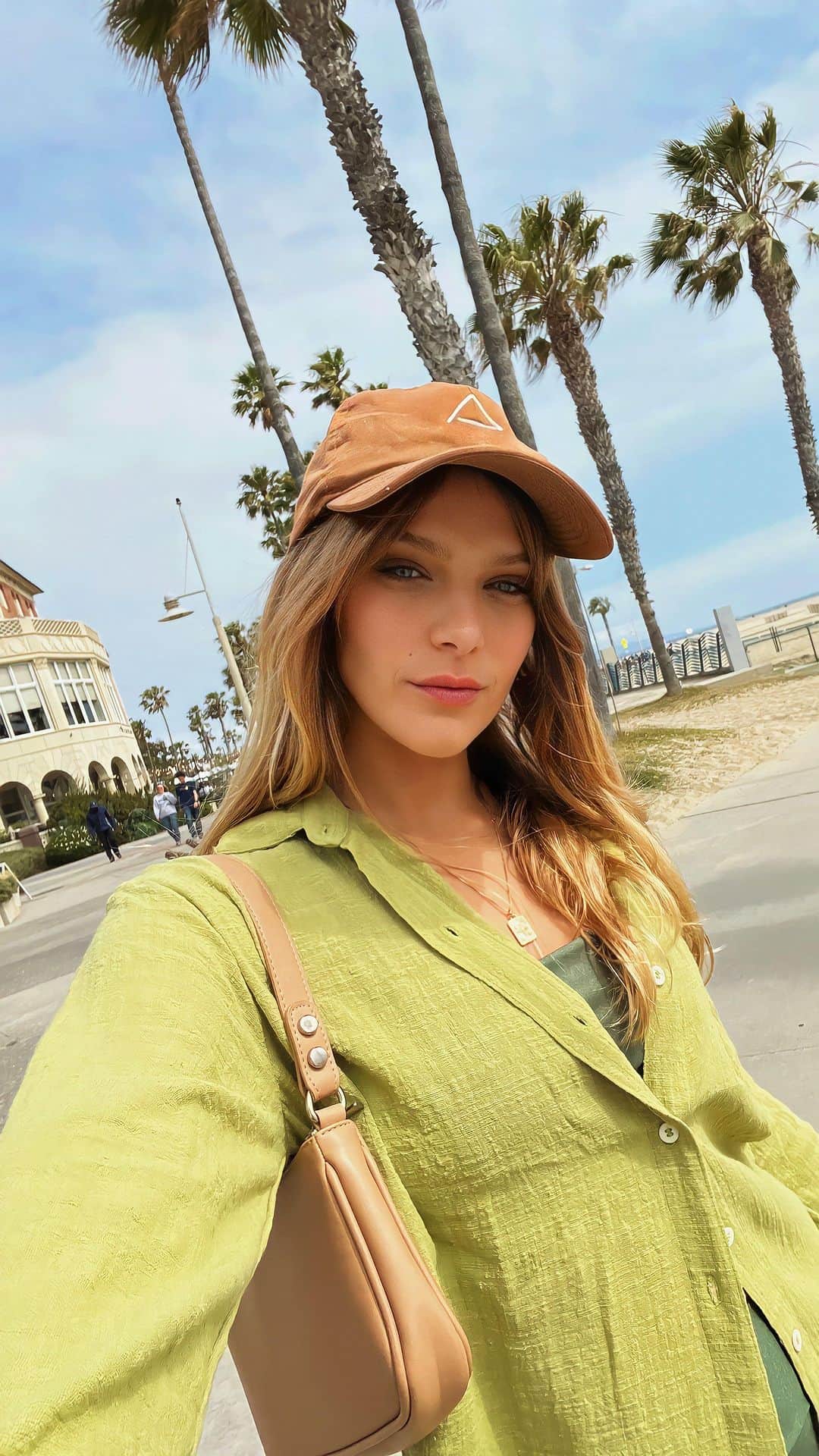 イザベラ・サントーニのインスタグラム：「Chilling in #venice ✌️」