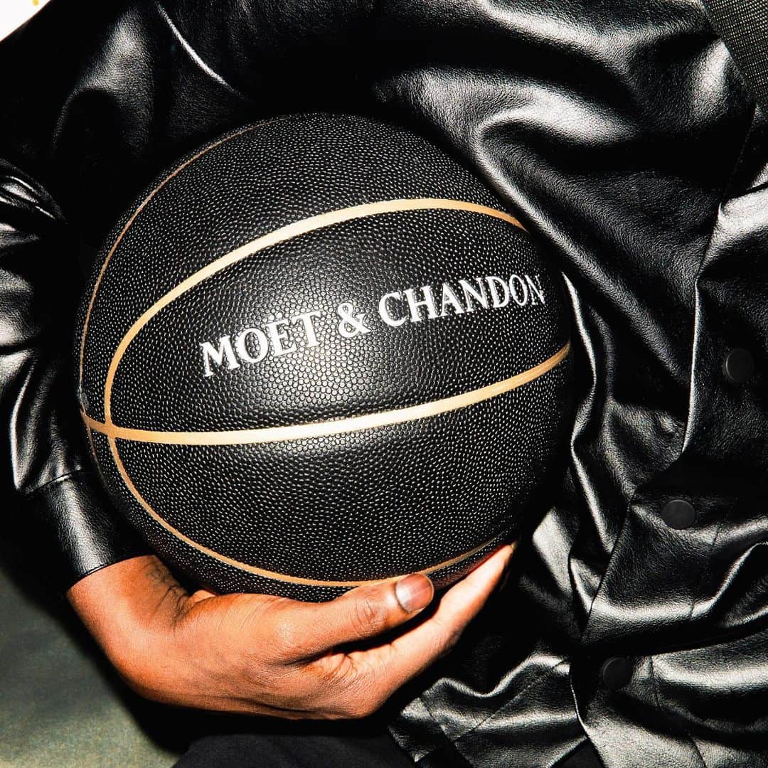 Moët & Chandon Officialさんのインスタグラム写真 - (Moët & Chandon OfficialInstagram)「Raise a glass to an exceptional season with the Moët & Chandon and NBA Collection by Just Don.  Head to the link in our bio to shop and celebrate 🥂   @chicagodonc  #MoetMoment #MoetxNBA  This material is not intended to be viewed by persons under the legal alcohol drinking age or in countries with restrictions on advertising on alcoholic beverages. ENJOY MOËT RESPONSIBLY.」6月13日 11時08分 - moetchandon