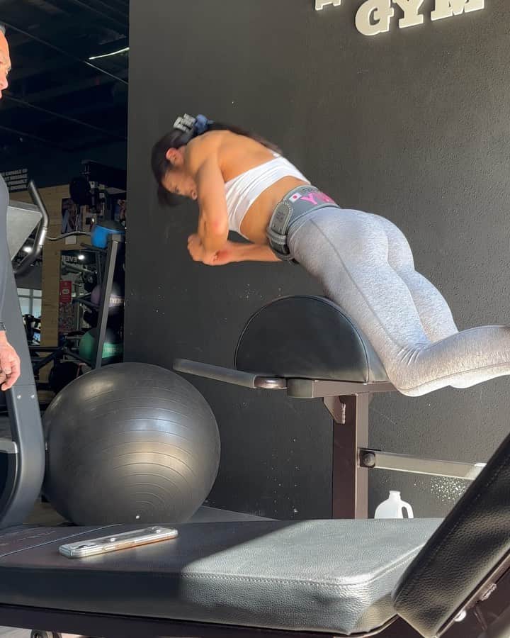 のインスタグラム：「Ham/ Glute raise. Very effective but tend to be forgotten. ハムグルートレイズ。効果的だが忘れられがちな種目。 Model: @yume_ifbbpro   トレーニング、栄養を学びたい人用動画講座👇 https://hidetada-yamagishi.shop  筋肉増強・体脂肪燃焼のためのサプリメント👇 https://www.bodicafe.com  オンライン指導(オンライン弟子) DMにてお問い合わせください。 トレーニング、栄養を学びたい人用動画講座👇 https://hidetada-yamagishi.shop  筋肉増強・体脂肪燃焼のためのサプリメント👇 https://www.bodicafe.com  オンライン指導(オンライン弟子) DMにてお問い合わせください。」