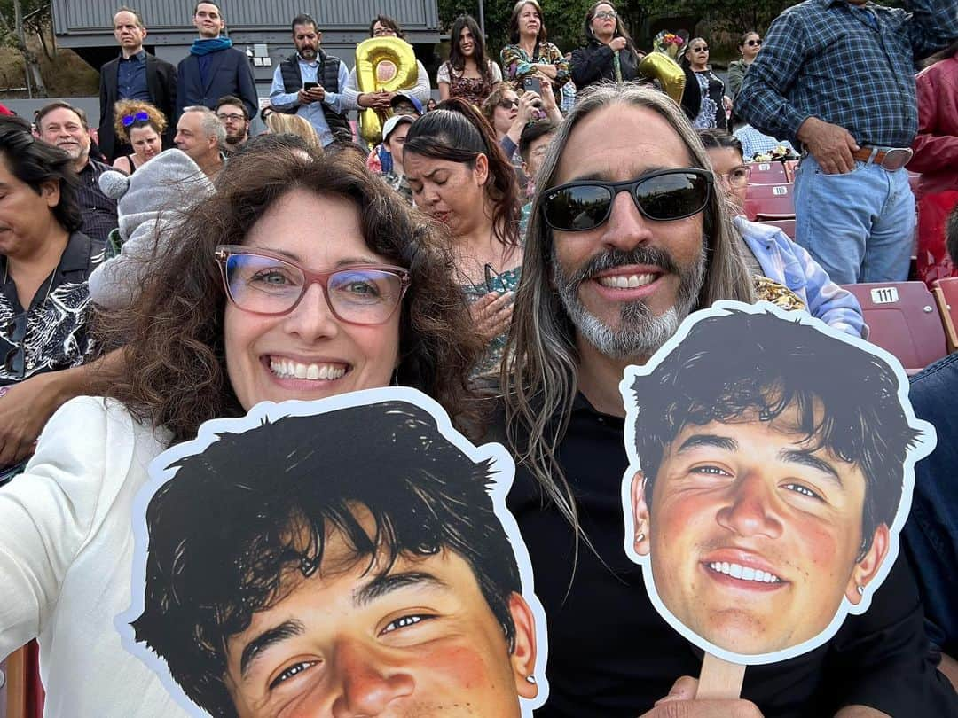 リサ・エデルシュタインさんのインスタグラム写真 - (リサ・エデルシュタインInstagram)「Somebody graduated high school today! Wahooooooo!!!! #graduate #proudstepmom #graduation #embarrassingparents #highschool」6月13日 11時57分 - lisaedelstein