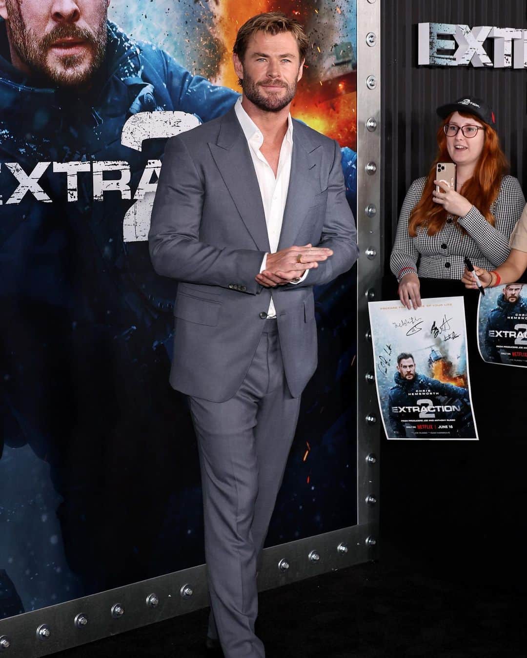 Just Jaredさんのインスタグラム写真 - (Just JaredInstagram)「Chris Hemsworth gets support from his brothers, actors Luke and Liam Hemsworth, at the premiere of his new movie, #Extraction2, in NYC #ChrisHemsworth #LukeHemsworth #SamanthaHemsworth #LiamHemsworth #GabriellaBrooks Photos: Getty」6月13日 12時00分 - justjared