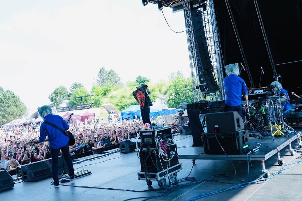 Man With A Missionさんのインスタグラム写真 - (Man With A MissionInstagram)「Memories and moments at the Rock for People Fes in Czech  First time ina festival in Czech!  Děkuji!  #manwithamission #mwamjapan #wolvesonparade #rockforpeople  #czech #prague」6月13日 12時02分 - mwamofficial