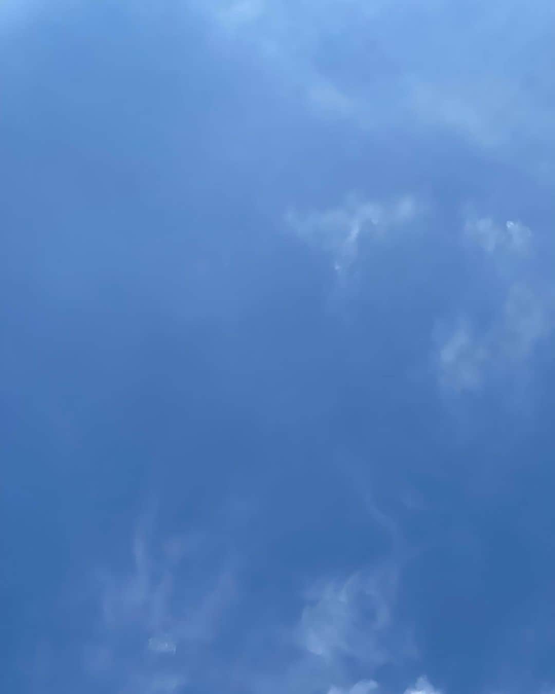 木本泉さんのインスタグラム写真 - (木本泉Instagram)「- お天気が良いと気持ち良い☀️ 空を見上げたら青空💙  日焼け対策だけしないとね😅」6月13日 12時13分 - izumikimoto
