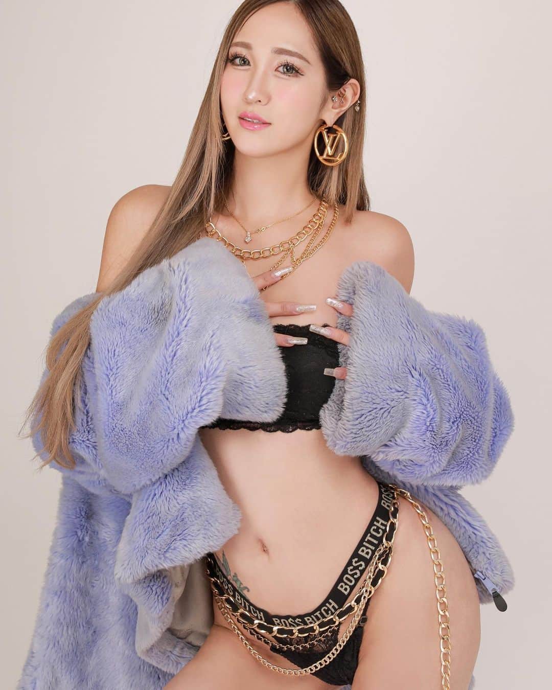 のインスタグラム：「新しいアー写撮影してきました💖 どうでしょうか✨✨ ピンク髪のイメージから脱出できたかなぁ🤣」