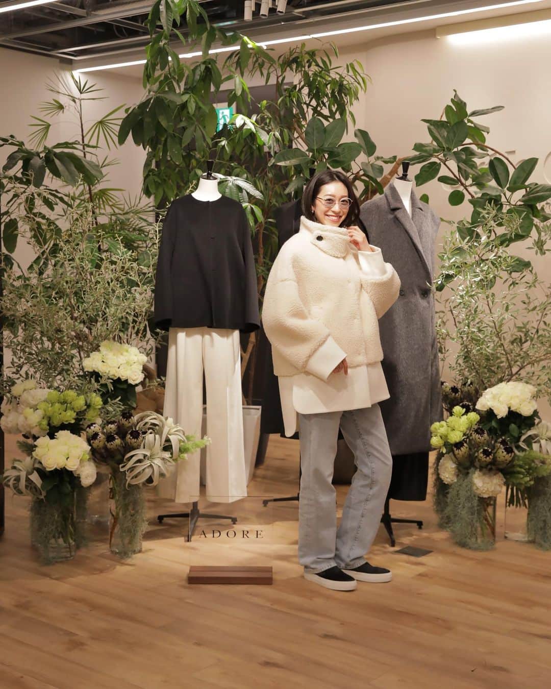 熊澤枝里子さんのインスタグラム写真 - (熊澤枝里子Instagram)「・ @adore_jp  A/W exhibition  早くも冬もの。 上質で、品がありながらも、日常のカジュアルにも溶け込むエレガントなお洋服たちに、見ていて心が踊りました🤍 丁寧に作られたものから伝わってくるエネルギーが好きです🕊」6月13日 12時25分 - kumazawa_eriko