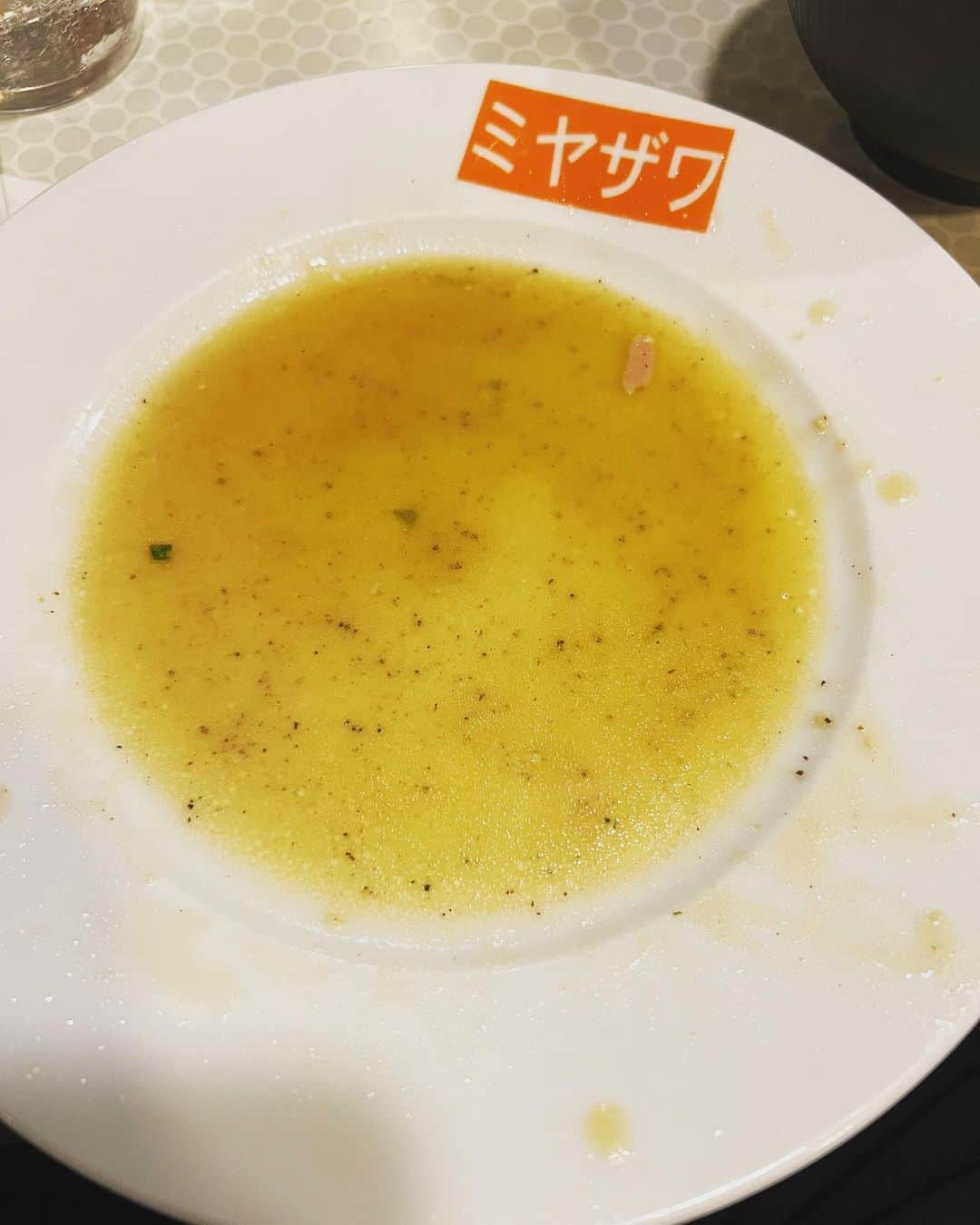 大根仁のインスタグラム：「ロケハン途中ランチ@銀座みやざわ。コーヒー付きでタバコOKのオッさん天国。」