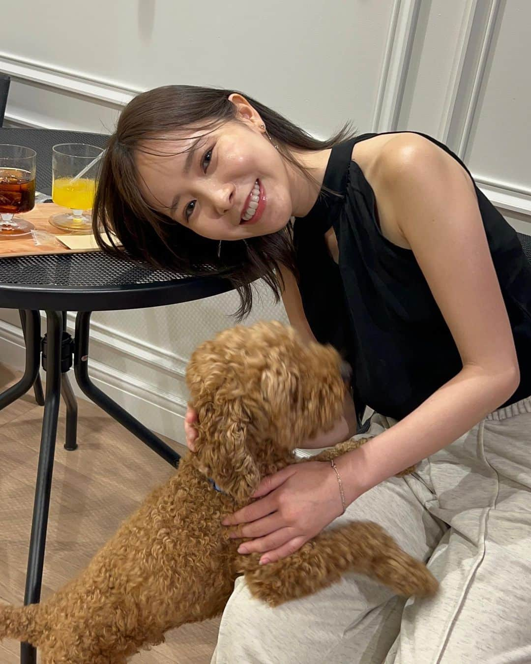 黒澤詩音さんのインスタグラム写真 - (黒澤詩音Instagram)「知人がnew openした @hogoken_tokyo 🐕へ、先日遊びに行ってきました✨  麻布十番から白金高輪方面へ。 三の橋のすぐ近くの好立地です！ カフェ併設で、保護犬と触れ合うことが出来ます。また室内ドッグランも完備しています。 皆様是非お出かけください✨  昨日偶然、🚕の中から @ueno_fit さんがこちらで保護中のハスキーくん🐕のお散歩してるのを見かけた。笑  #犬 #dog #cafe #麻布十番 #保護犬 #保護犬カフェ」6月13日 12時36分 - shionkurosawa_official