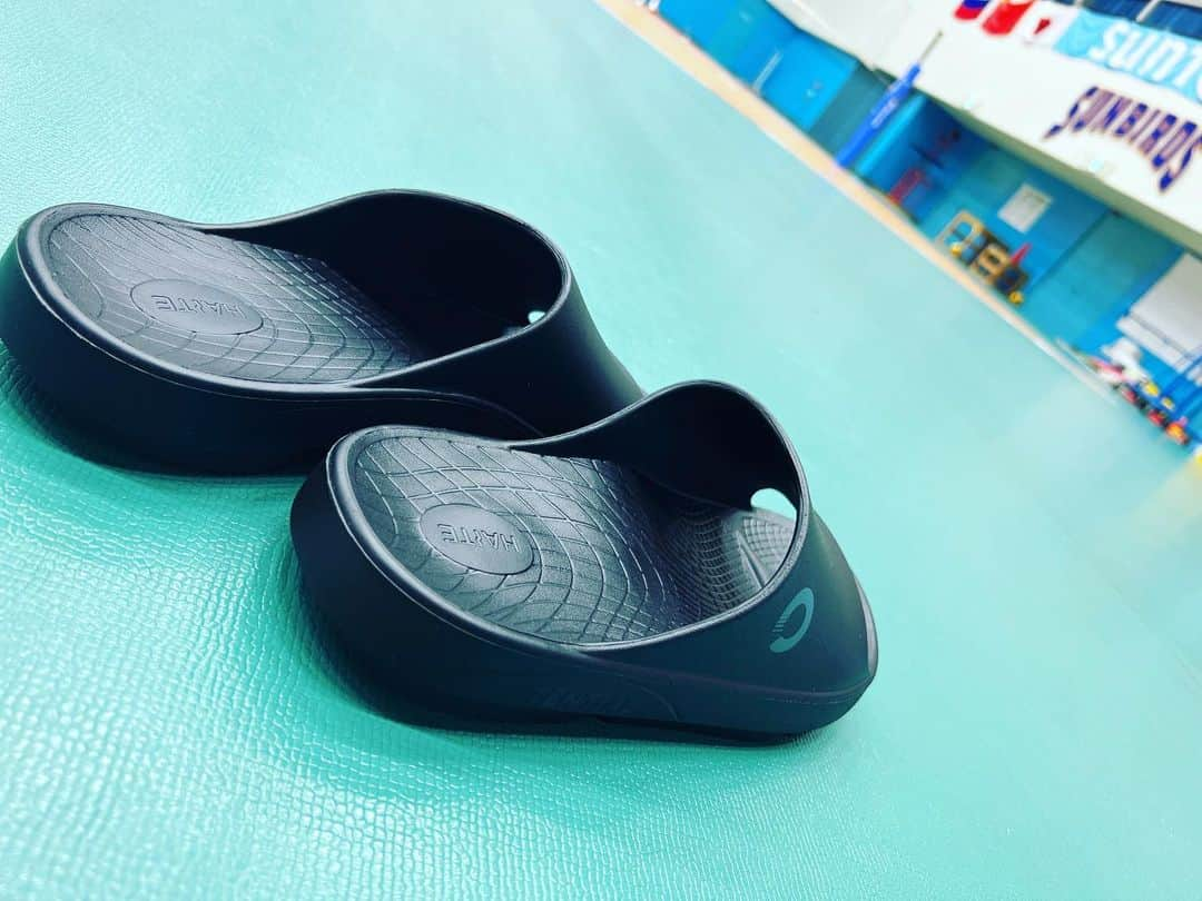 大宅真樹さんのインスタグラム写真 - (大宅真樹Instagram)「テンシャル(@tential )様から「Recovery Sandal」を提供頂きました！  今日から練習が始まりトレーニング期に入るのでリカバリーの面もしっかり意識して体づくりやっていきます！！  履き心地が良く柔らかいけどしっかり安定して支えてくれるのでよかったです🤩 デザインもシンプルでかっこいいです🫰  #サントリーサンバーズ #tential #リカバリーサンダル #recoverysandal #PR #コンディショニング #フットケア」6月13日 12時44分 - ma_kn9