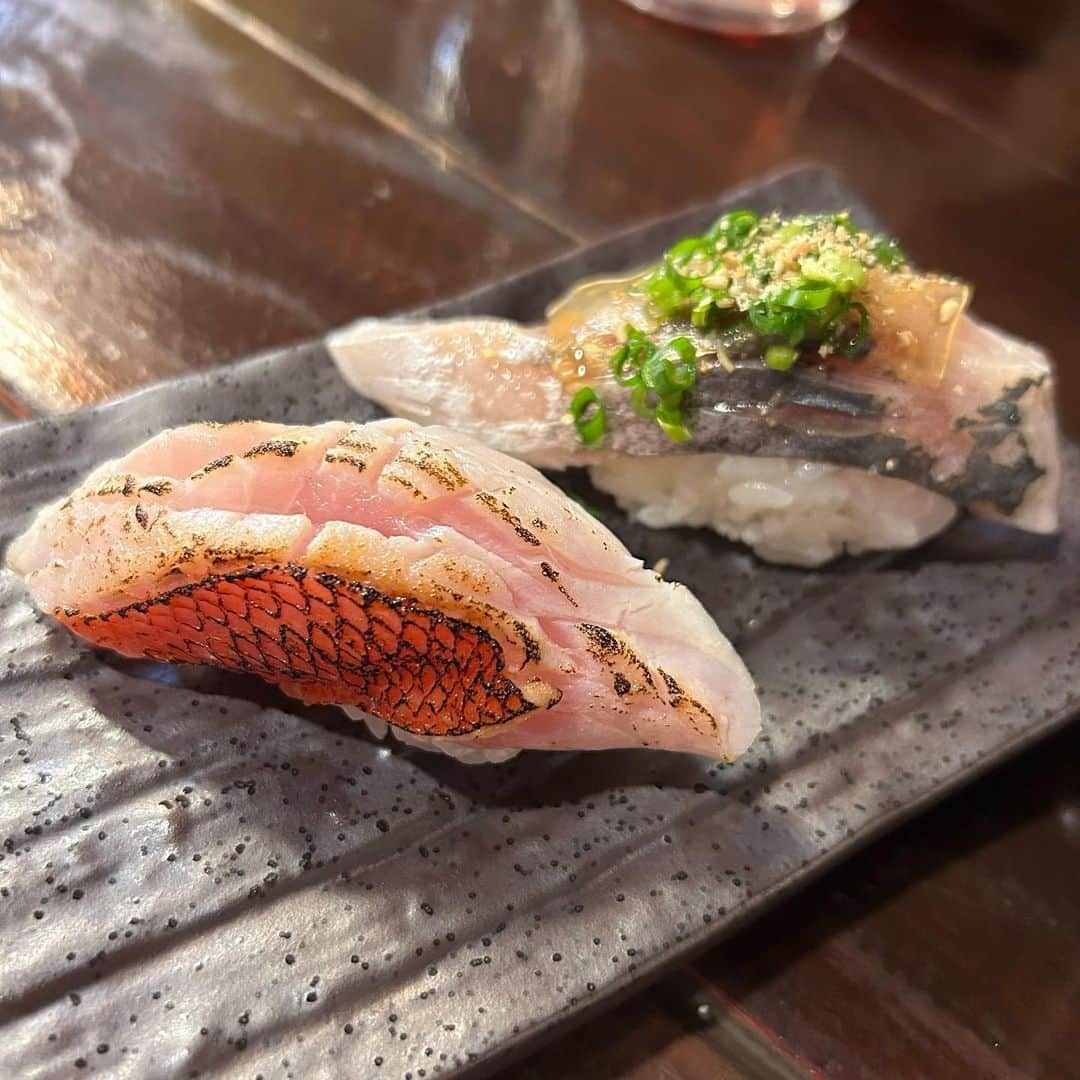 林田雪菜のインスタグラム：「🍣 大好きなお店🤍二代め鮨 浪花  先日久々に行けました✨ 安定の美味しさで 連日浪花へ🤤  #好きなお店 #熊本お寿司 #寿司 #鮨 #二代め鮨浪花 #浪花 #熊本グルメ #1人飲み #林田グルメ #食べ物記録」