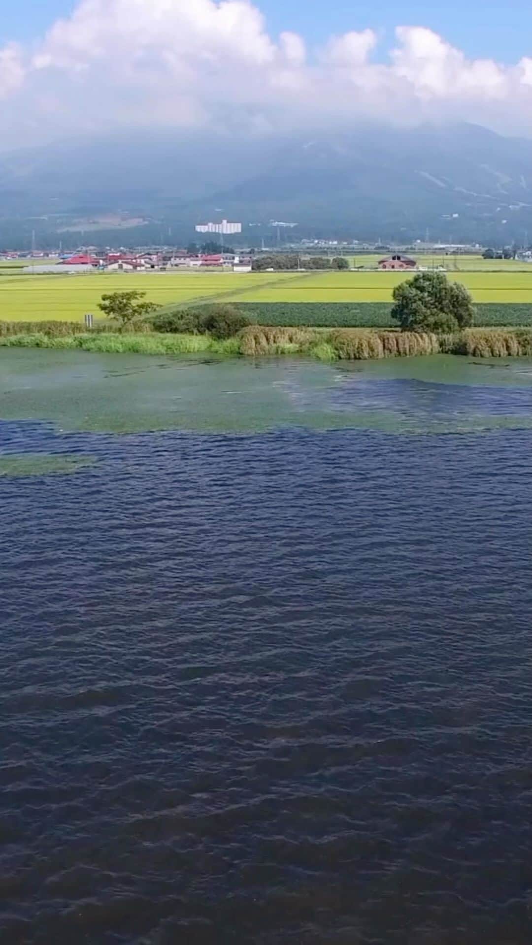 Rediscover Fukushimaのインスタグラム：「Lake Inawashiro is the perfect place to refresh in the summer! 🌞  The warmer months are perfect for camping by the lakeshore and trying out marine sports. 🚣‍♂️  This video is from the Northern side of the lake.   🚉 The closest train station is Inawashiro Station (JR Ban-etsu West Line), which can be reached directly by train from Aizu-Wakamatsu Station or Koriyama Station.  From Inawashiro Station, the northern side of the lake is a 5km~7km walk, or a taxi ride away.  🚗 By car, the northern side of the lake can be reached in around 45 minutes from either Koriyama City or Aizu-Wakamatsu City.  Read more about Lake Inawashiro and summer activities in Inawashiro town on our website. 🥰  What’s your favorite season to visit Lake Inawashiro?  #fukushima #visitfukushima #inawashiro #visitjapan #japantravel #beautiful #beautifuljapan #japanlandscapes #inawashirolake #japanreels #fukushimareels #aizu #nature #dronevideo #summer #lakelife #nature #naturelovers #outdoorliving #camping #campinginjapan #japancamping #outdoors #bandai #summervibes #summerinjapan #tohokutrip #tohoku #猪苗代 #夏旅 #福島」
