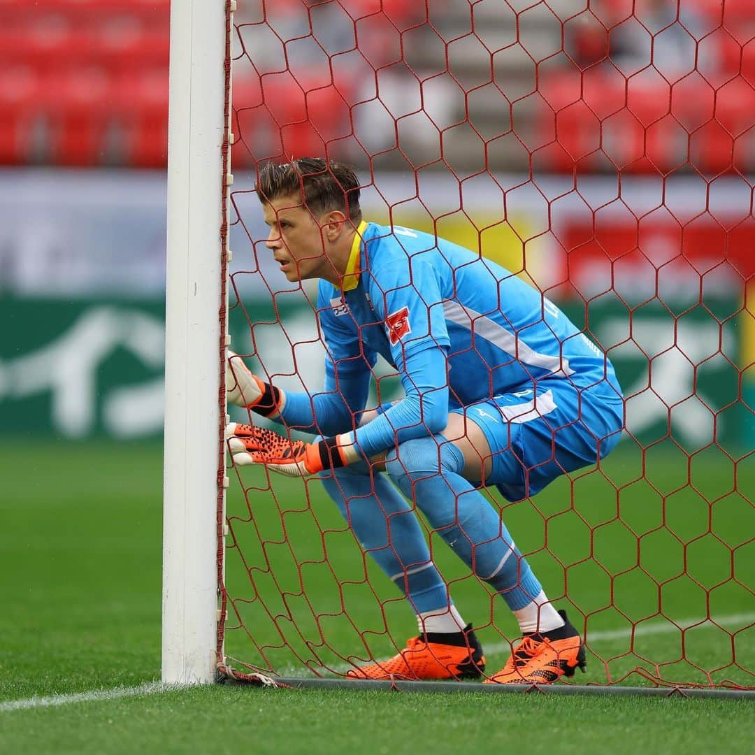 ミチェル・ランゲラクのインスタグラム：「Another win and another strong performance from all of the boys… thanks to everyone who braved the wet conditions and supported us the whole way. Finally to the fan who required assistance during the match - we hope you are ok, that win was for you! ❤️💛 #grampus」