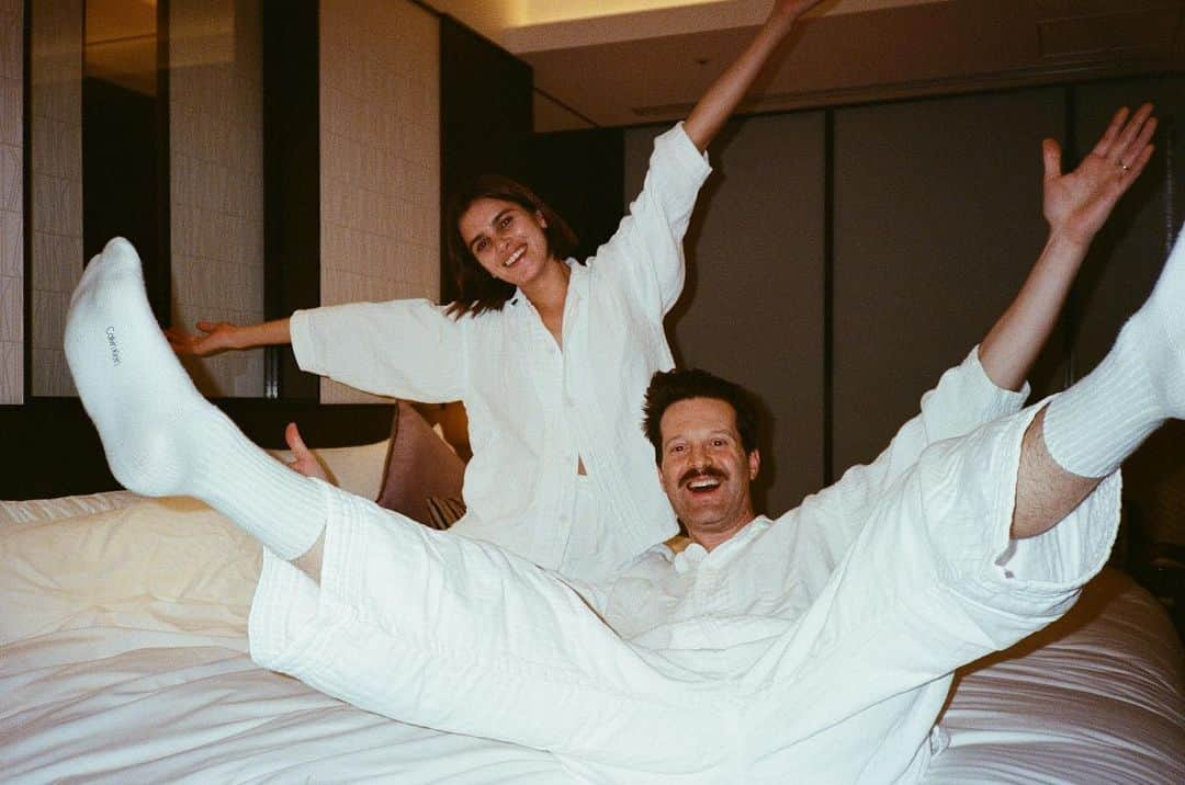 メイヤー・ホーソーンのインスタグラム：「Happy anniversary my love. Every day with you is a dream and I never want to wake up 💞」