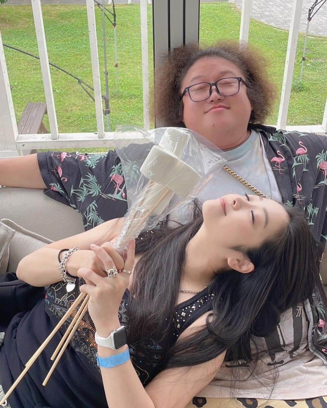 のインスタグラム：「マネージャーのお腹気持ちい！」