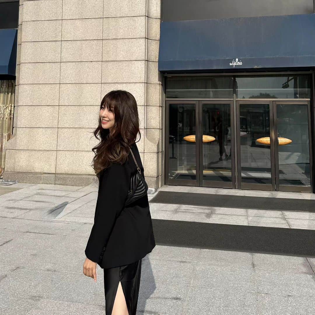 ダへ のインスタグラム：「🤍🩶🖤더위조심!!😎 검은 🩶긴팔입자🎵🖤」