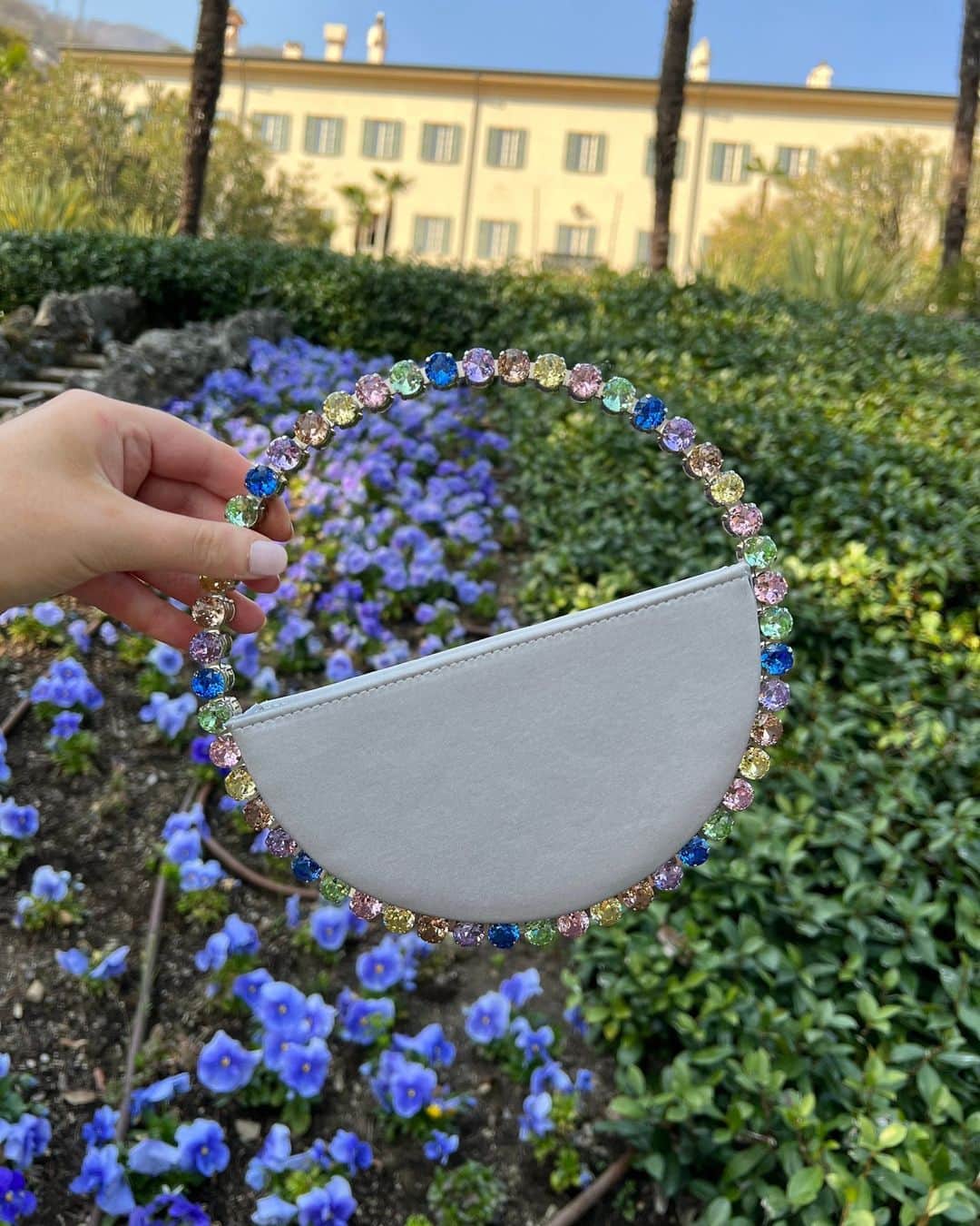 Harrodsのインスタグラム：「Yet to bag yourself a plus-one for the social season? The likes of #Lalingi, #CultGaia, #BenedettaBruzziches and #JimmyChoo are all eligible candidates.  #Harrods #HarrodsFashion  Location: @passalacqualakecomo @abercrombiekent」