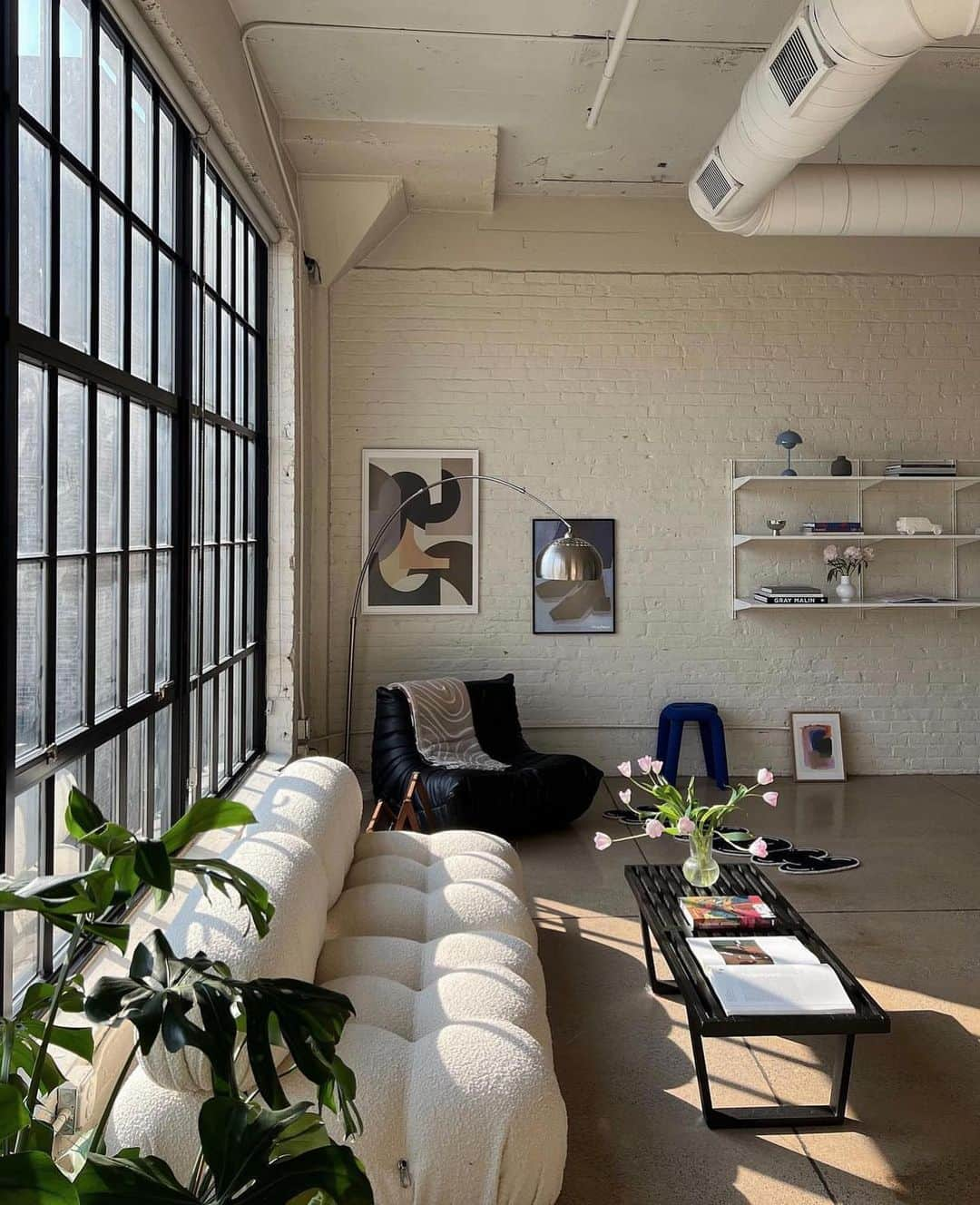 My Interiorさんのインスタグラム写真 - (My InteriorInstagram)「Take that, loft living with the finest view by @rachelgerdes Amazing 🤩」6月13日 23時53分 - myinterior