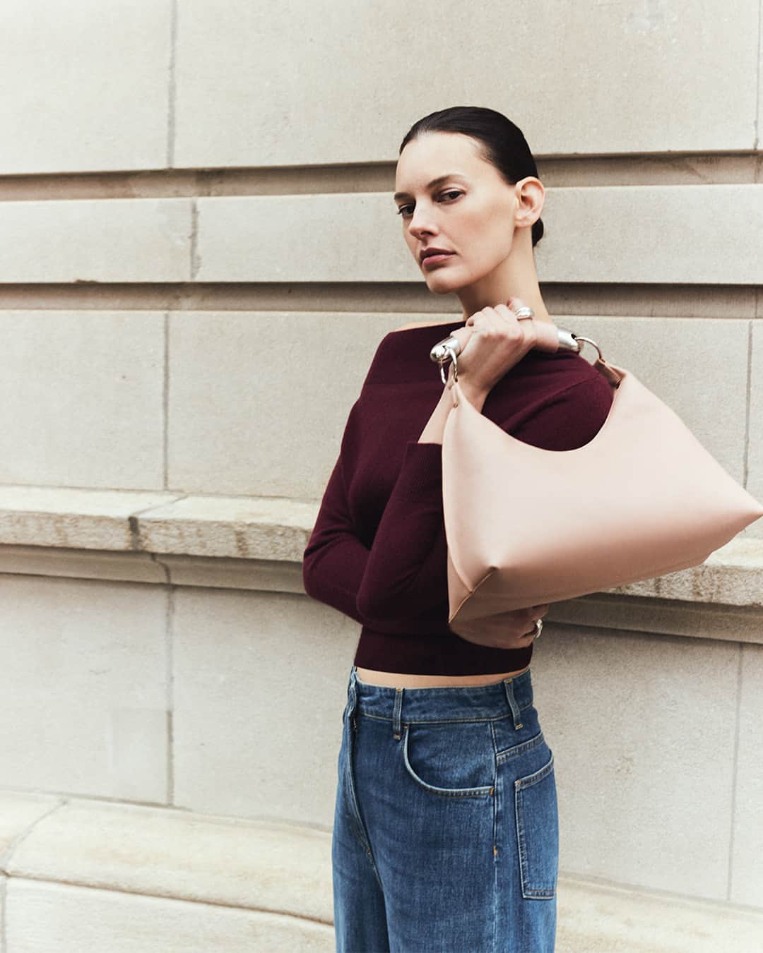 アルチュザラのインスタグラム：「The ‘Athena’ bag is precision crafted from Italian calf leather creating a smooth finish. It’s defined by a metal strap wrapped in leather, then finished with Altuzarra’s signature embossed logo.  www.altuzarra.com」
