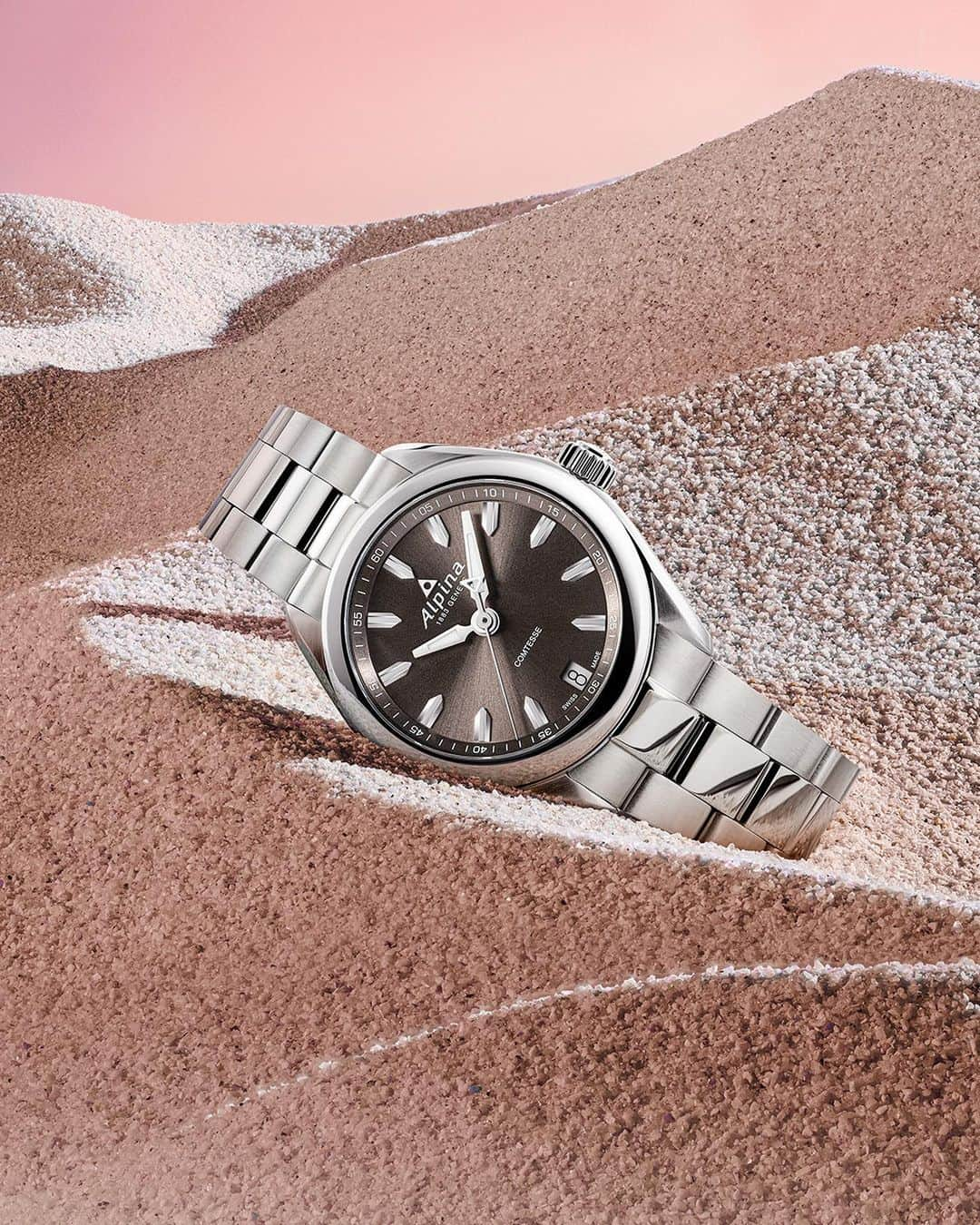 アルピナさんのインスタグラム写真 - (アルピナInstagram)「The three new variations of the Alpiner Comtesse Quartz women’s sports watch are the ideal companions for women looking forward to a lively, exciting summer whether they’re in town, at work, playing sport, or on holiday.  #AlpinerComtesse #LadiesWatch #SummerTime」6月14日 0時35分 - alpinawatches