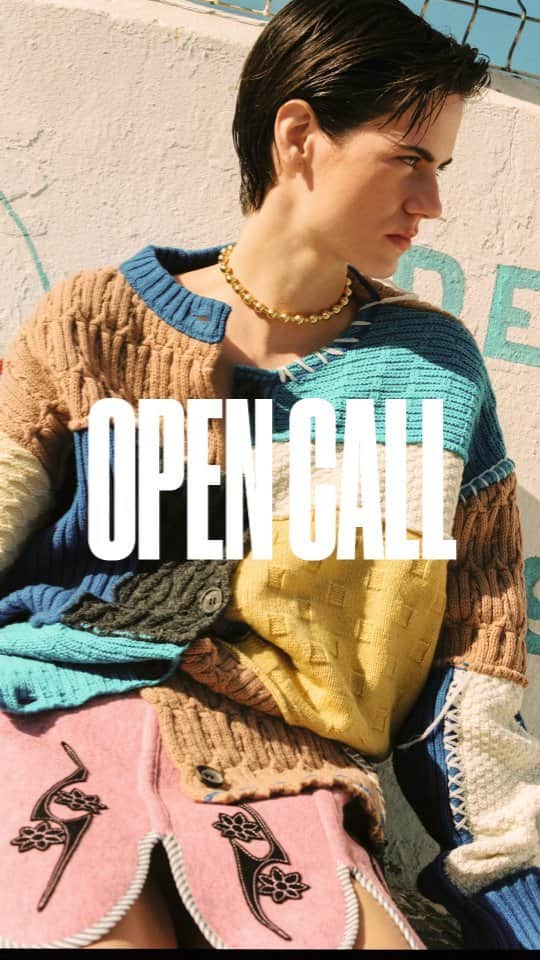 Vogue Españaのインスタグラム：「Con motivo del 35 aniversario de @voguespain, se lanza la primera Open Call local de @photovogue, en colaboración con @photoespana_. Artistas tanto amateur como profesionales pueden participar hasta el 27 de junio en esta iniciativa que busca encontrar las interpretaciones más poéticas, poderosas y representativas de la feminidad a nivel local, bajo la temática 'La mujer española: un retrato contemporáneo de fuerza y belleza'. Las obras seleccionadas formarán parte del Festival PhotoVogue 2023 en Milán y tendrán la oportunidad de aparecer en las páginas de Vogue España. {Todos los detalles de la Open Call están en el link de la bio de @voguespain}」