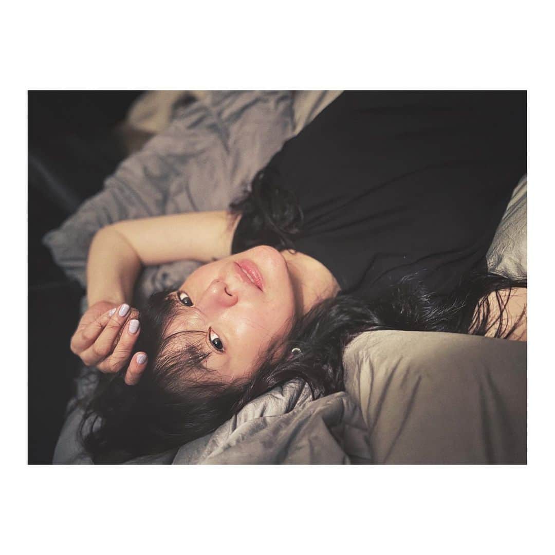 知花くららのインスタグラム：「ラジオの収録してきました。 そして明日はdayday.に出演します。  おやすみなさい。」