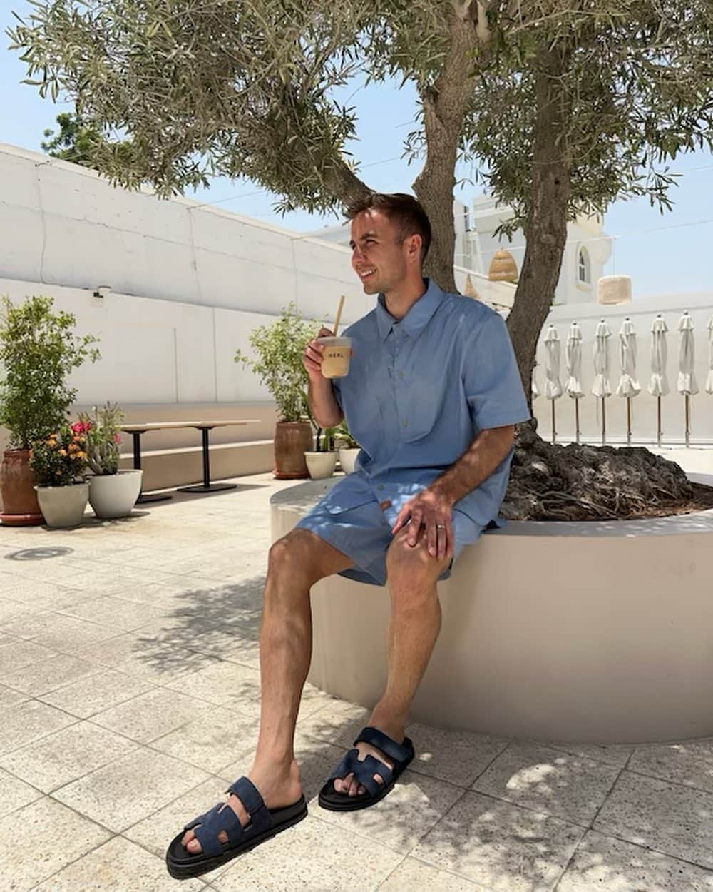 マリオ・ゲッツェのインスタグラム：「☕️☀️🏝️」
