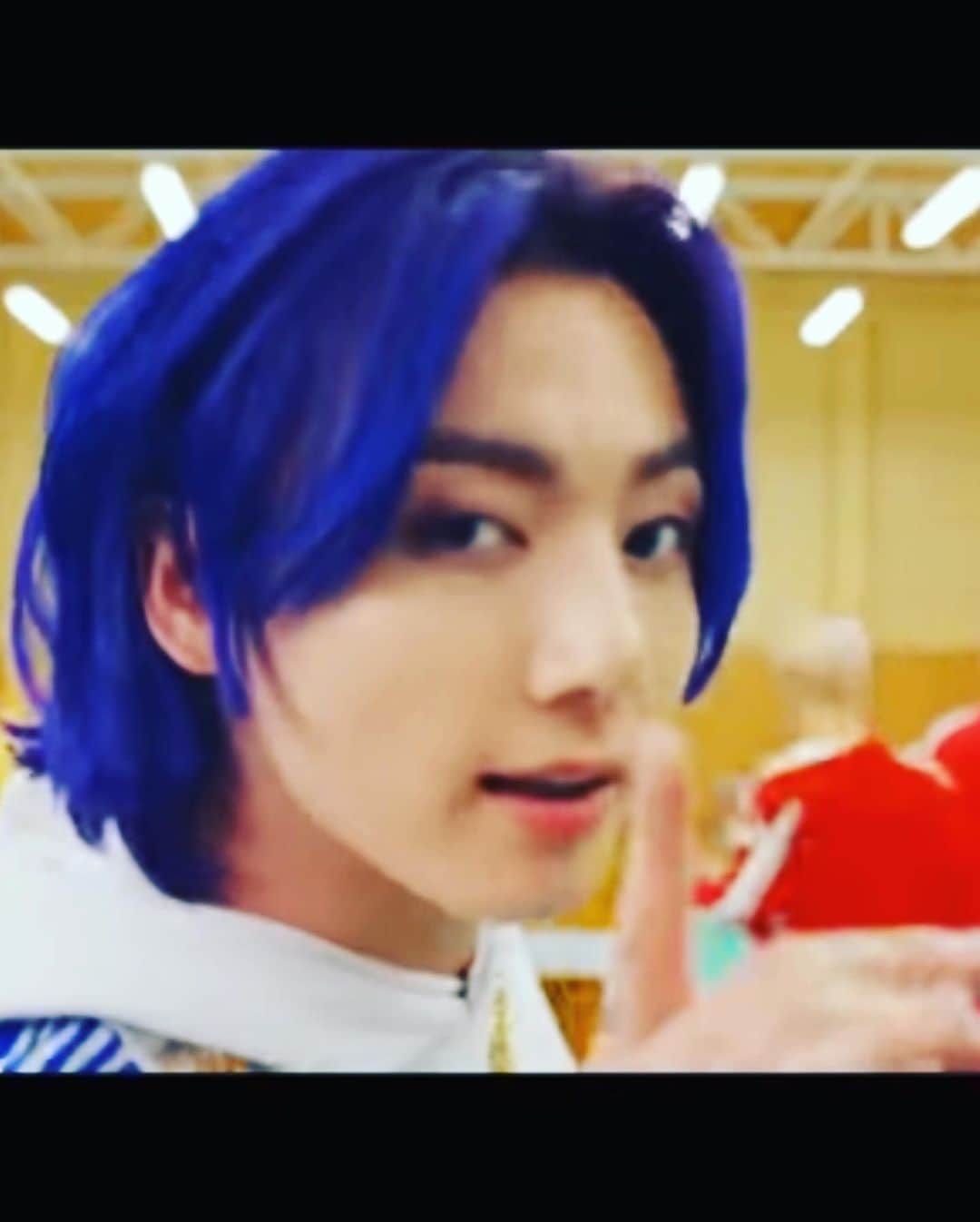 SAKIさんのインスタグラム写真 - (SAKIInstagram)「最近の髪色をまとめてみました 🩷💚💙🩷🩵💛  ①イマココ  ②トラトラMV時 (この写真はFLOW先輩のライブにメイソンホーンズが参加させてもらったとき)  ③ギミラブMVとアー写  ④P4Yレコーディングらへん  ⑤渋谷O-WESTファイナルの時  ⑥ONEのMVの時(動画しかなかった🥹)  @anthologyhair  マイサワさんいつもありがとうございます☺️  #マニパニ #マニックパニック」6月14日 0時49分 - sakiel03