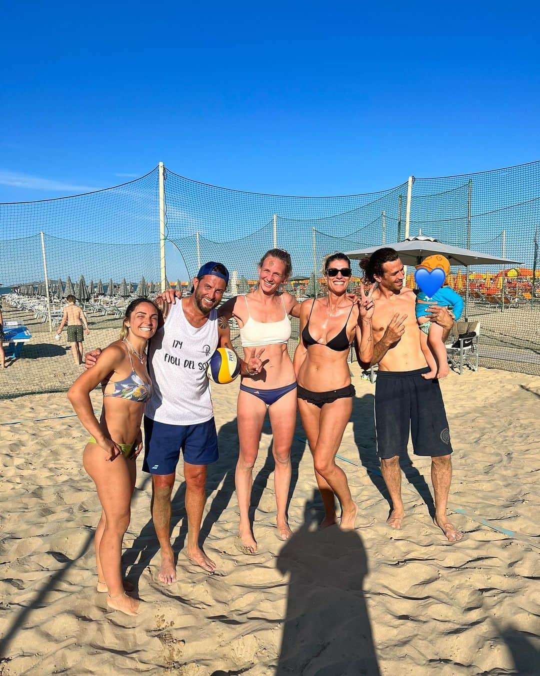 マルガレーテ・コズーフのインスタグラム：「Un po’ di Beach-volley/-soccer/-tennis e divertimento 😁 #beachvolleyball #beachvibes #volleyball #sport #cervia」