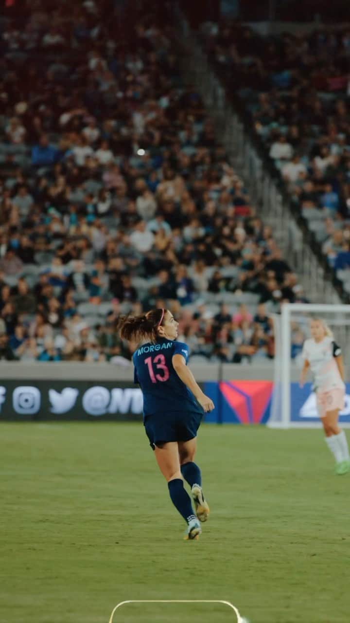 アレックス・モーガンのインスタグラム：「Energy up, bringing my A-game everyday💪🏼   Good nutrition and organic protein for the win!  Thanks @drinkorgain for being there when I need it the most. @sandiegowavefc #drinkorgain #orgain #EnergyFTW」