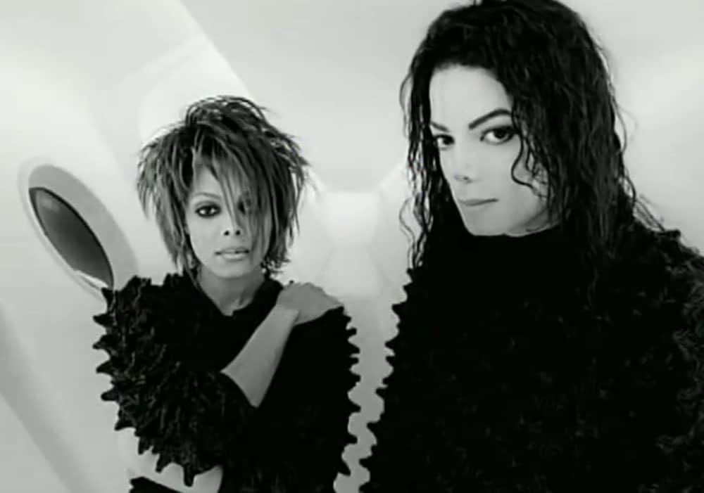 マイケル・ジャクソンのインスタグラム：「This week in 1995, the short film for Michael Jackson’s “Scream”, his duet with his sister Janet, premiered on MTV, BET and ABC-TV. The futuristic video, shot in black & white, won the most MTV Music Video awards ever in a single night – 11 and a Grammy for best Music Video the next year. Hit the link in stories to watch it now.」