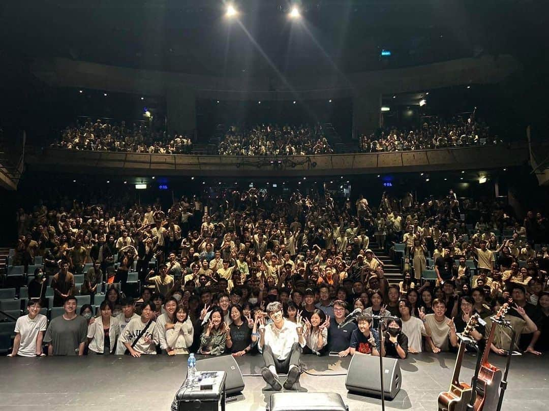 チョン・ソンハのインスタグラム：「Thank you for another SOLD OUT show, Hongkong🇭🇰 See ya again🙏🏻」