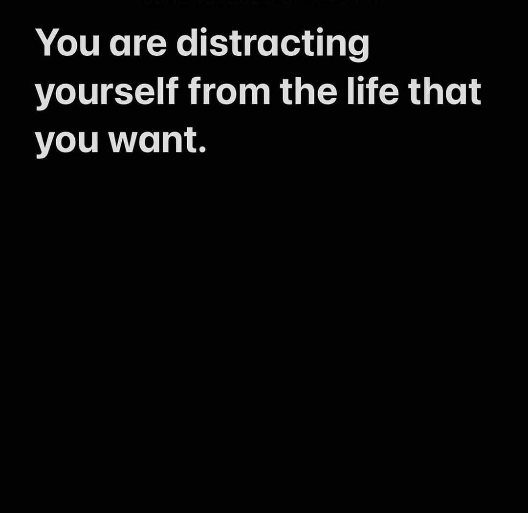 ザッカリー・リーヴァイさんのインスタグラム写真 - (ザッカリー・リーヴァイInstagram)「This. This just hit me. Right now. As I was dead scrolling thru Instagram, yet again. Why do I find myself here? Why do any of us allow ourselves to be sucked into this type of time spent?   I started to internally chastise myself, as I am wont to do, then my therapy took over walked me down a kinder, yet still firm jostling. A little “wake-up” shake.   Because I’m more able to treat myself with more loving kindness, I’m able to recognize that my procrastinations and chosen distractions are ways of self medicating, survival.   Then it dawned on me, “I think I’m actually afraid of the next phase of my life.” Not afraid to fail, as failure can always lead to success if the lessons are being learned. Rather, afraid of  prospering. Afraid of stepping into the life I really want. And have always wanted.   Why is that?? Why do we, as humans, fear being our greatest selves. Is it the responsibility that comes with it? The continued discipline and hard work necessary to sustain it? The target we’ll become for those who wish to pull us down? And, or, perhaps, the fear that we’ll no longer have anything to blame for why we’re not there yet.   So yeah. I’m gonna try and distract myself less. Which means I may not be as active around here as I normally would be. Which is good. 🫠🙏」6月14日 1時15分 - zacharylevi