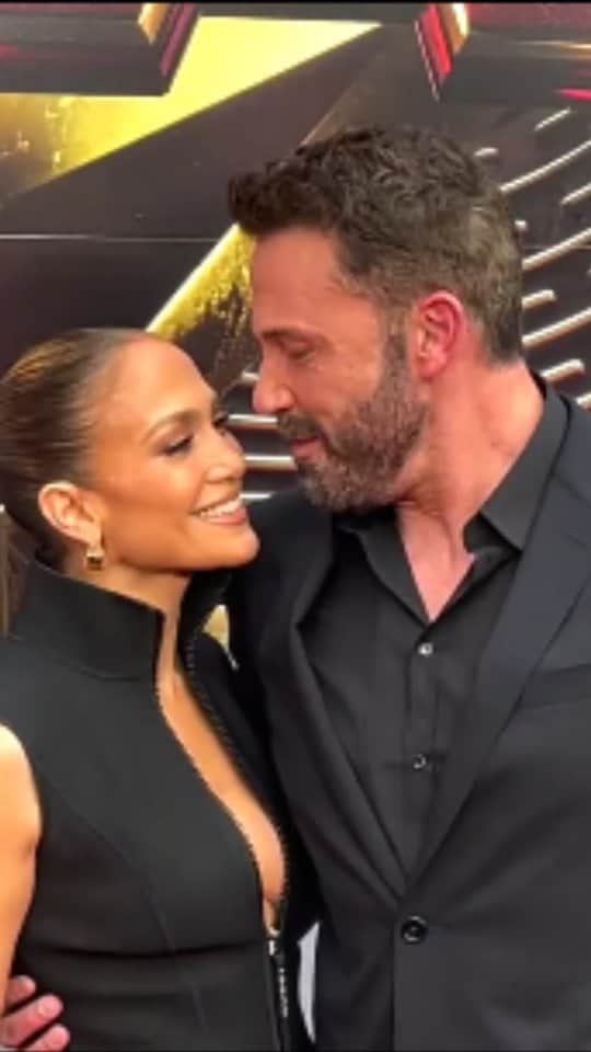 Vogue Españaのインスタグラム：「@jlo y Ben Affleck anoche en la premiere de 'The Flash' ❤️」