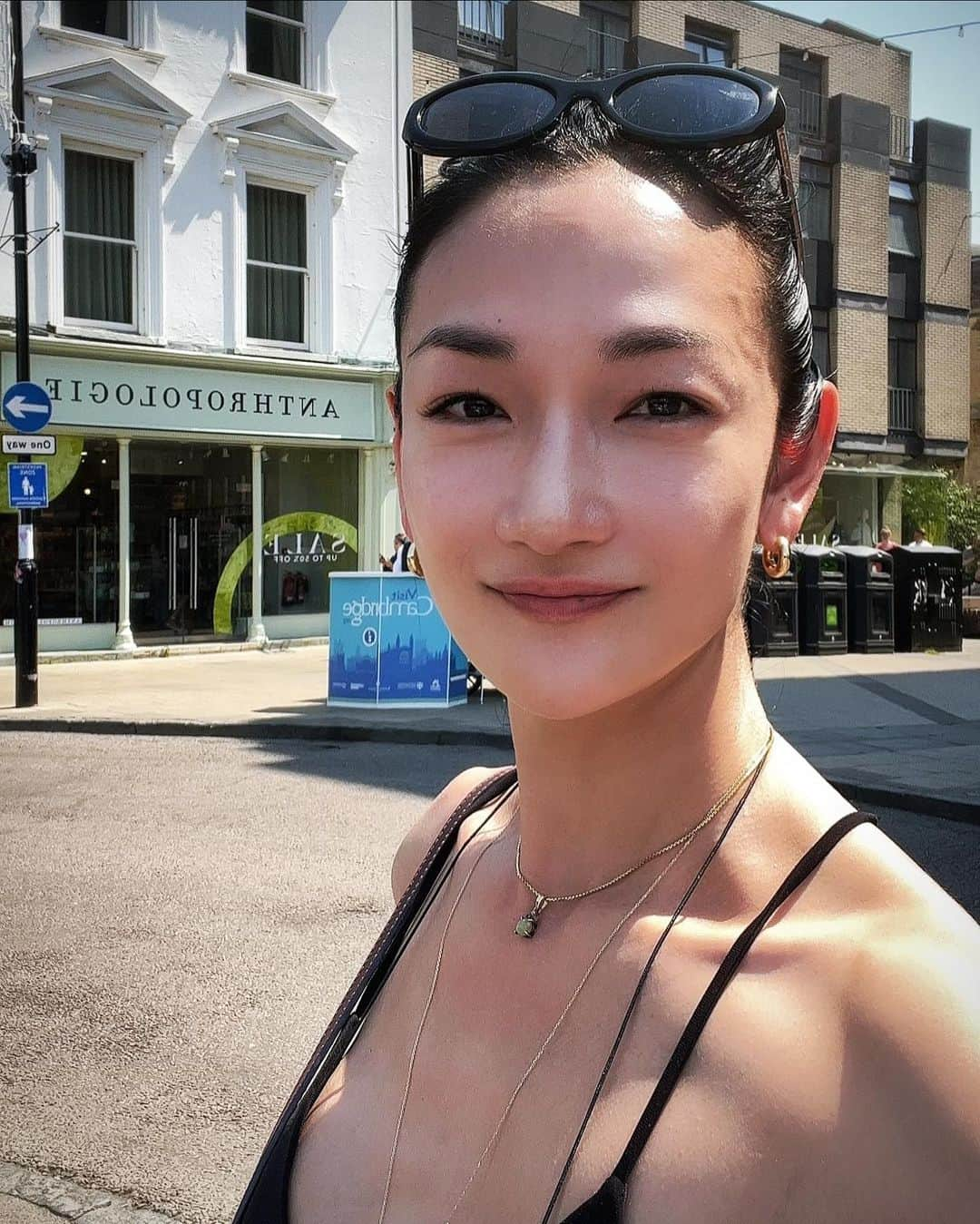 冨永愛さんのインスタグラム写真 - (冨永愛Instagram)「⁡ イギリスの晴天につられて、ブルーが多めのコーディネートだったな ⁡ clear and blue ⁡ #そんな私服 ⁡」6月13日 16時47分 - ai_tominaga_official