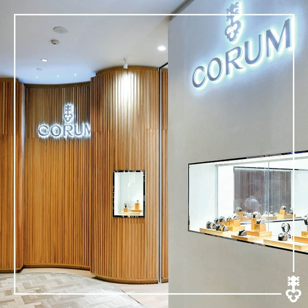 コルムのインスタグラム：「Corum opens its first concept store, the Corum Watch Club, in Bangkok, Thailand.  The Corum Watch Club is a space created for Corum collectors and lovers to enjoy timepieces from the core collections and special creations, and even the latest jewelry collection that is defined by and in homage to the iconic Golden Bridge.  #Corum #CorumWatches #CorumWatchClub」