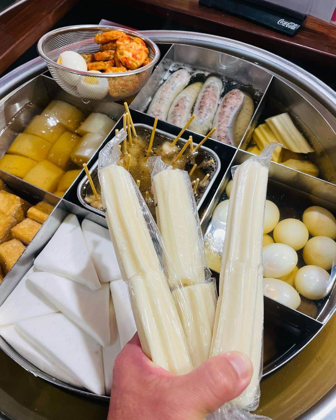 松山三四六さんのインスタグラム写真 - (松山三四六Instagram)「🍢  東京からのファンの方が、 ちくわぶの製造工場から 直接の「できたて」を持って来てくれました😭  本当に 味が違う👅 こんなにも 違うものなのかあー😆  #おでん #ちくわぶ #工場直送」6月13日 17時10分 - sanshiroumatsuyama