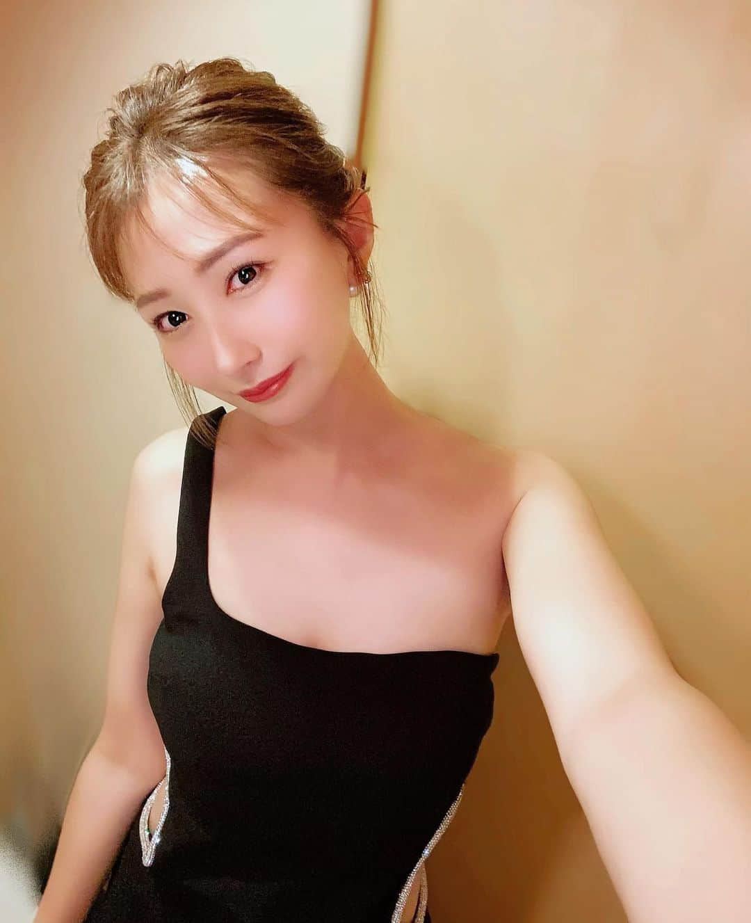 青木まりなのインスタグラム：「😘💎🖤  　　 　　           　　       . . .       #RIZIN #RIZINガール #RIZINガール2022 #ラウンドガール #ringgirl #キックボクシング #kickboxing #キックボクシング女子 #筋トレ女子 #筋トレ #トレーニング #ダイエット #training #diet #グラビア #グラビアアイドル #グラドル #ビジョビ #bijobi #gravure #guravureidol #偶像 #性感 #清秀 #性感 #美腿 #그라비아　#화보」