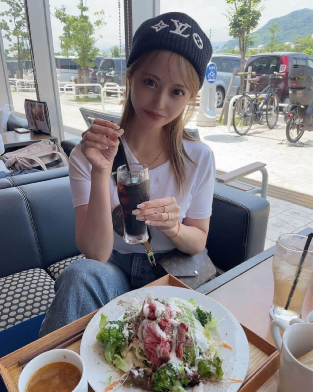 ともさんのインスタグラム写真 - (ともInstagram)「lunch🍴  2週間集中ダイエットしてるので 炭水化物抜き♡ それ以外はガッツリ食べておる☺️  @uemoto_advanstage  で 食事管理もしてもらってるよ♡ 暴飲暴食で50.2キロあったけど 1週間で47キロまで落ちた🤣🤣  食事はストーリーに載せてるから ハイライト見てね♡  【とものインスタをみた】で 体験無料❗️入会金無料❗️ 更に、コースメニュー20%オフにしていただけるみたいです✨ 栄養バランスも見てくれるし 是非お問合せしてみて✨❤️  @uemoto_advanstage   #広島パーソナル#広島トレーニング#筋トレ女子#ダイエット#ダイエットレシピ #ダイエット生活 #ダイエット方法#痩せたい人と繋がりたい #痩せたい人#ストイック#禁酒#ダイエット経過#短期ダイエット#短期集中#tシャツ#クロップド丈」6月13日 17時18分 - tomo0510nagi