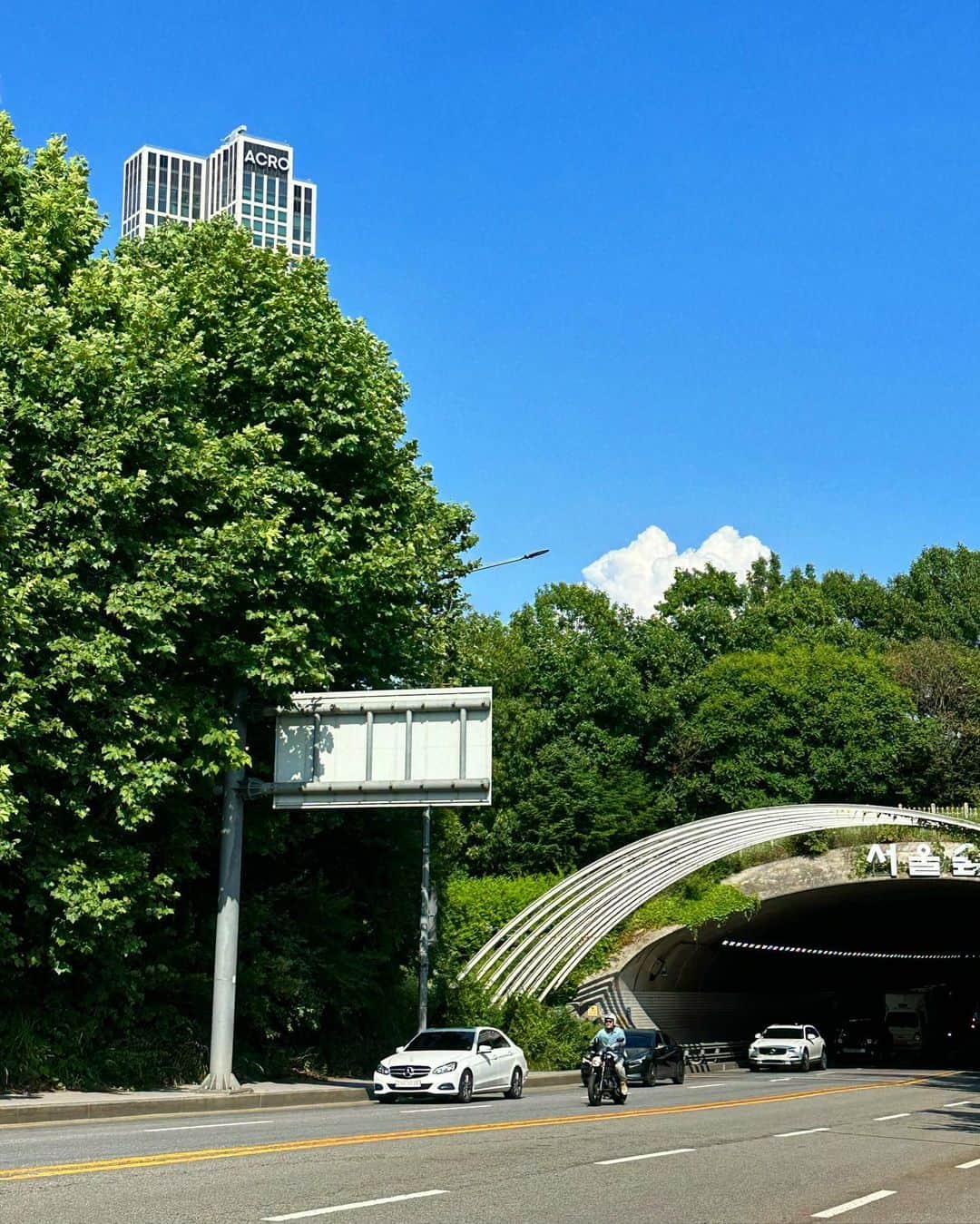 カン・ミンギョン のインスタグラム：「짜투리 일상 모음 🏡💙」