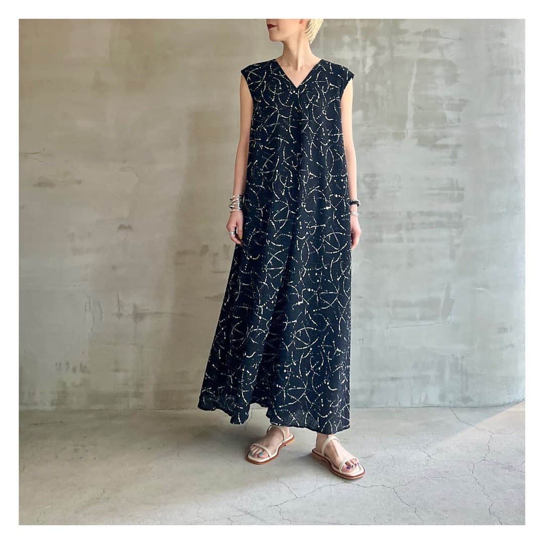 エリオポールのインスタグラム：「2023 Summer Collection  Dress  49.500yen / HÉLIOPÔLE   Ref: 13003079014HN Color: Ivory. Black Siz: 38  店舗にてお電話による通販対応も承っております。  HELIOPOLE代官山店  03 3770 6438  HELIOPOLE 札幌店  011 209 5455  HELIOPOLE 広島店  082 542 7033  ※広島店では現在対応しておりません。  @heliopole_official #HELIOPOLE  #エリオポール」