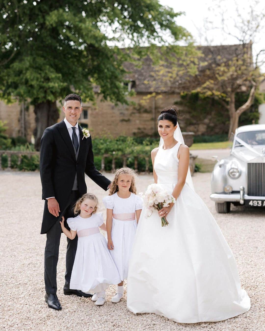 マーティン・ケリーのインスタグラム：「10/6/2023 🤵🏻👰🏻‍♀️💒👨‍👩‍👧‍👧  Today I married the love of my life ❤️ To everyone who was part of our dream weekend 🥂 Thankyou from the bottom of our hearts, special memories made that we’ll remember for a lifetime ☺️」