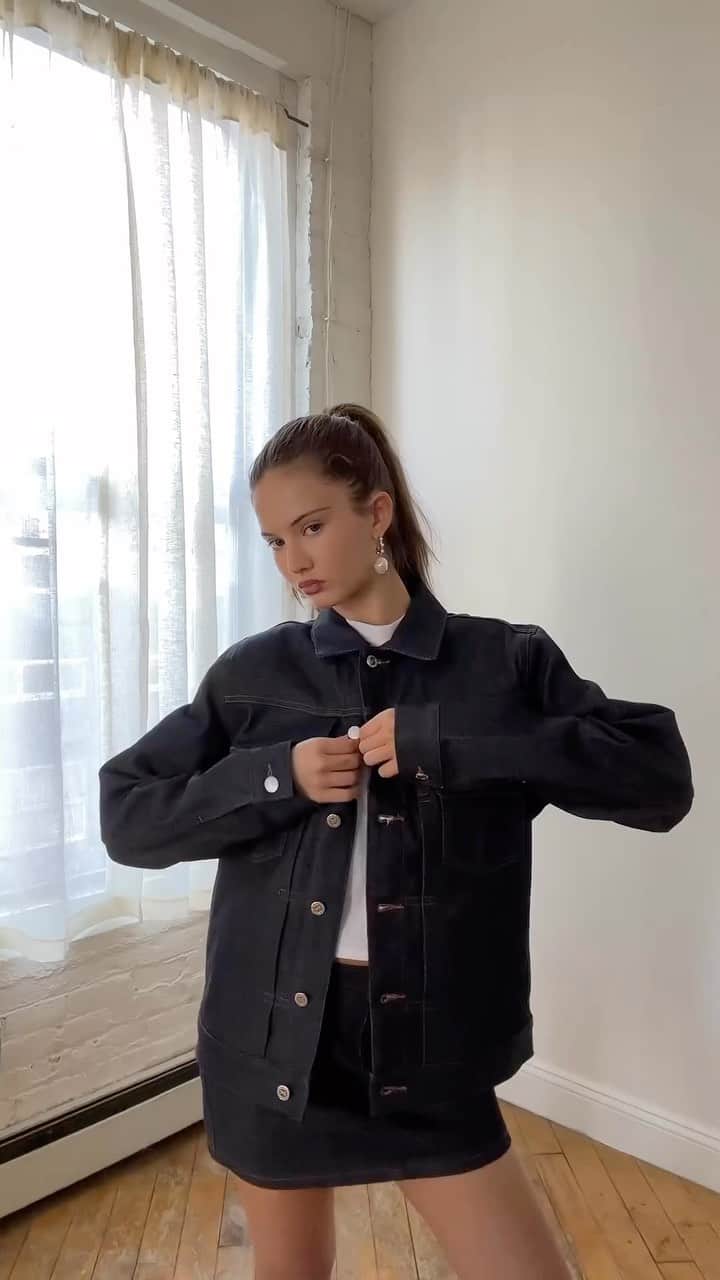 アーペーセーのインスタグラム：「@rubylyn_ wears our Jean Work jacket and Mini skirt in Japanese selvedge denim.  #APCDenim #APCParis」