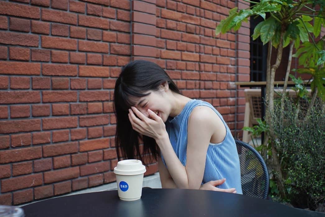 出口亜梨沙さんのインスタグラム写真 - (出口亜梨沙Instagram)「まいぷうに写真撮ってもらった😌✨  ノースリーブ着れるようになった 前髪ちょとのびた。 長いのと短いのどっちが好き？😌」6月13日 17時19分 - arisa_deguchi