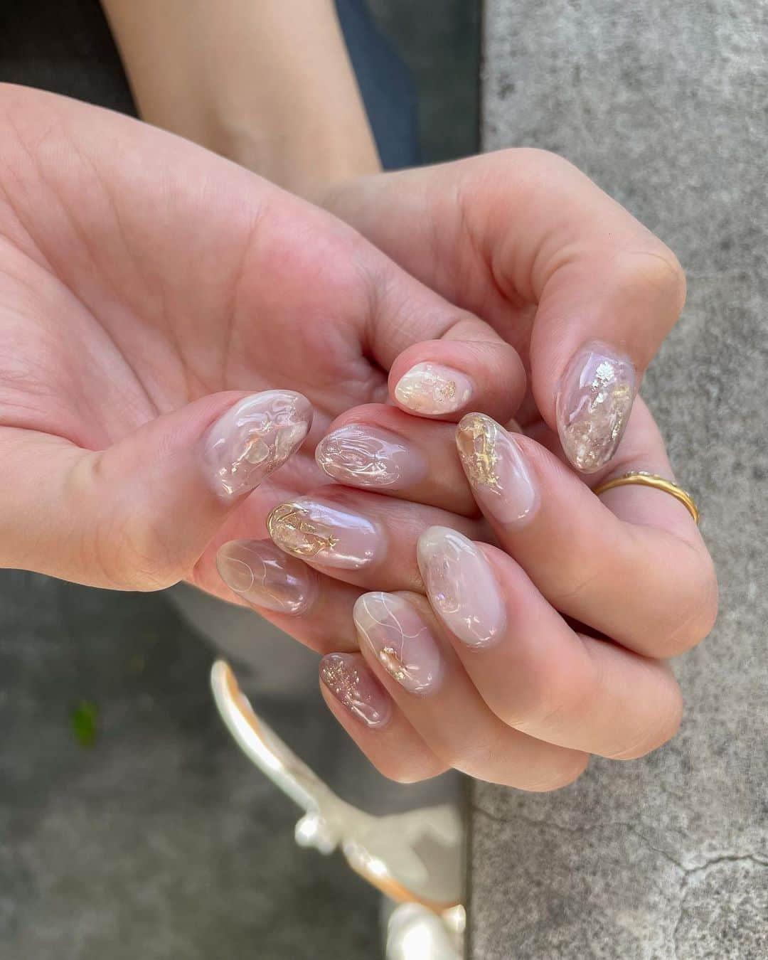 いのうえです。さんのインスタグラム写真 - (いのうえです。Instagram)「ㅤㅤㅤㅤㅤㅤㅤㅤㅤㅤㅤㅤㅤ 最近のnail 記録用 ♡  @akane.4.8 さんのニュアンスネイルが 大好きすぎる🥹🤎先月はお任せで ちゅるちゅるでキラキラにしてもらいました✨  今月は17日の本番に向けて ちょっと違さいつもとは違って 甘さのある感じにしようかな~💭  今日この後変えにいってきます🤲🏻⸒⸒」6月13日 17時38分 - i_mao__