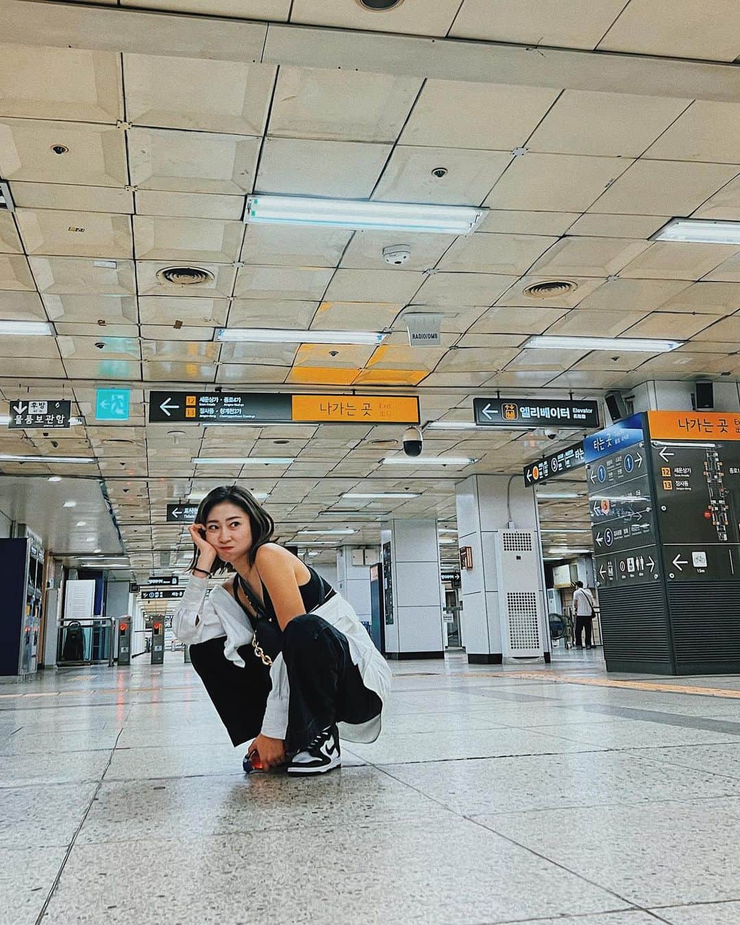 七菜香のインスタグラム：「한국을 사랑한🇰🇷❤️ #korea  #lovekorea   #subwaystation #trip #traveler #koreatravel #southkorea #gooddays #fashion #fashionlover #dailylook #여행스냅 #한국여행 #좋아요환영 #韓国旅行 #女の子ママ #🇰🇷」