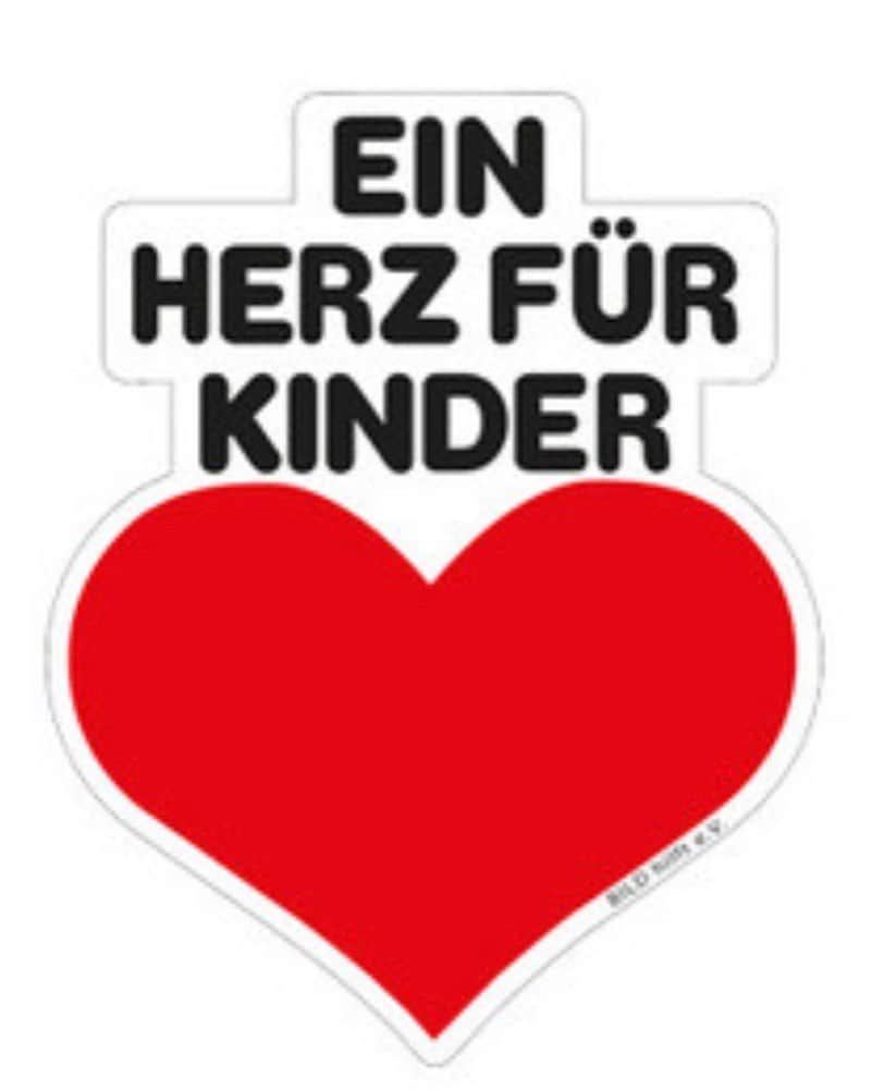 ローマン・ヴァイデンフェラーさんのインスタグラム写真 - (ローマン・ヴァイデンフェラーInstagram)「“Wir wollen, dass jedes Kind eine Chance hat!” Viele Unterstützer trafen sich aus diesem Grund beim Sommerfest von EIN HERZ FÜR KINDER  in Berlin am Wannsee. #einherzfürkinder #ehfk #Berlin #wannsee @einherzfuerkinder @wannseeterrassen  @willemtell @jbk」6月13日 17時57分 - romanweidenfeller