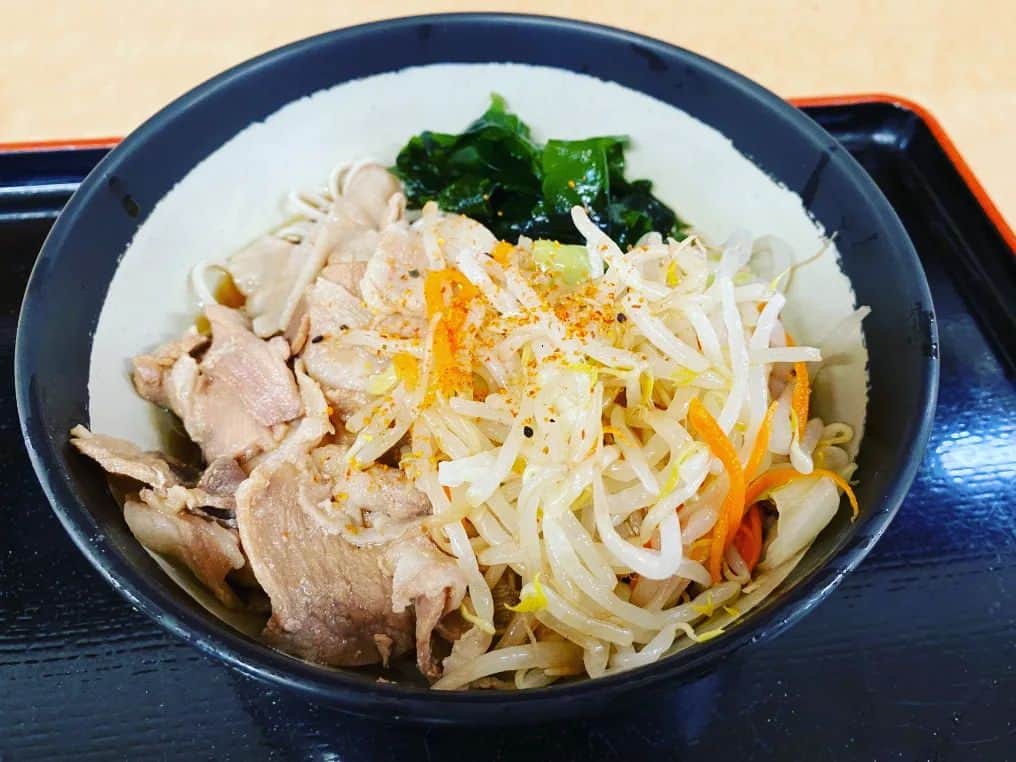 前原誠司さんのインスタグラム写真 - (前原誠司Instagram)「今日のお昼は院内のお蕎麦屋さんで、冷たい「肉南野菜そば」をいただきました。美味しかったです。ご馳走様でした。（誠）#まえはランチ」6月13日 17時59分 - seiji_maehara.official
