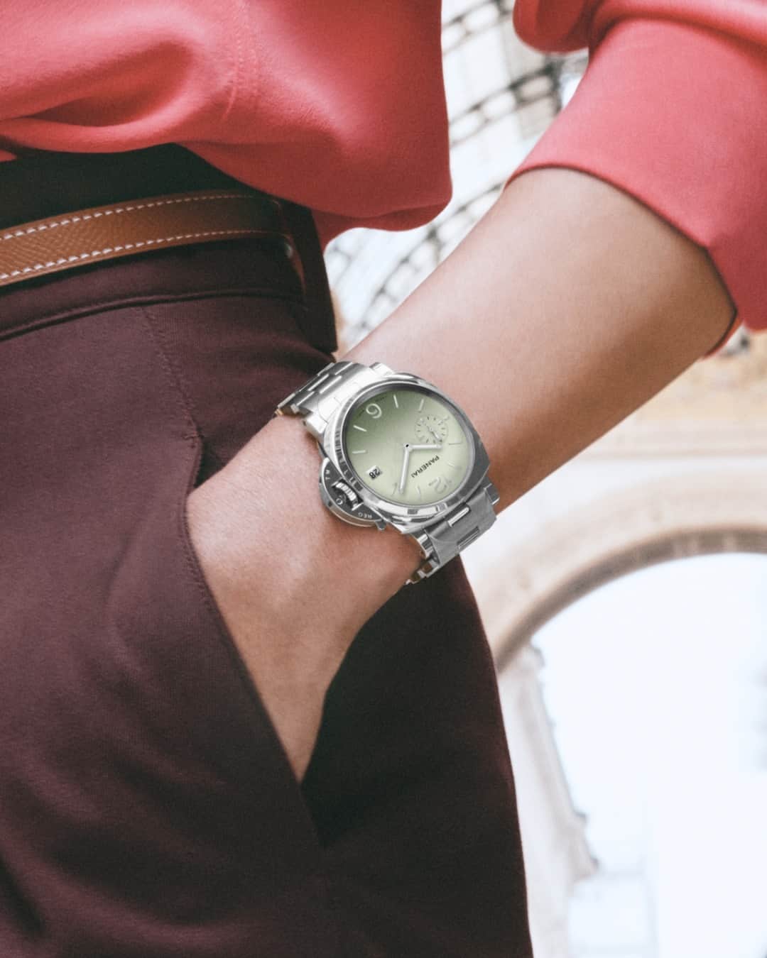 オフィチーネ パネライさんのインスタグラム写真 - (オフィチーネ パネライInstagram)「Luminor Due’s thin watch case is infused with color to create the new Luminor Due 38mm #PAM1311.   With an elegant, urban-chic design, its pastel green watch dial darkens into a deeper gradient from the top to bottom.   #Panerai #LuminorDue #LuminorDue38MM」6月13日 18時00分 - panerai
