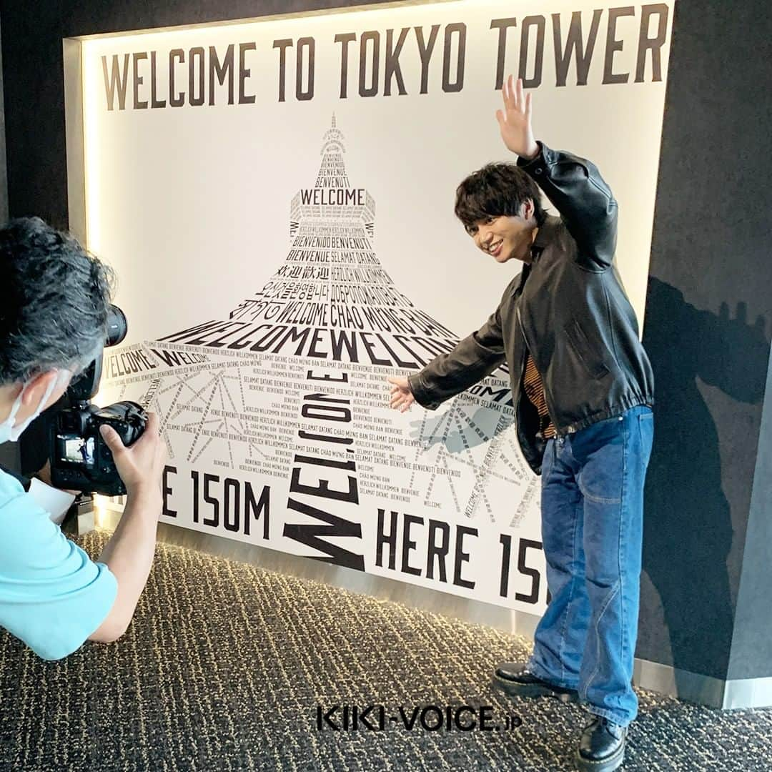 VOICE Newtypeさんのインスタグラム写真 - (VOICE NewtypeInstagram)「・ 「ボイスニュータイプ」のWEBサイト[KIKI]で連載中「#千葉翔也のバッチリしようや」 本日はスタッフが撮影したReading.81のオフショットを公開📸  .  #東京タワー 🗼から #夕陽 と #ビル群 を眺める千葉さん🌇 この #景色 を見て何を思うのでしょうか…。 #動画 & #チェキ プレゼントもお見逃しなく🎶  .  プロフィールのURLからKIKIにアクセス▶＠voice_newtype  連載記事は「Journal 連載」のバナーからチェックできます🥰  ▼記事URL https://kiki-voice.jp/journal/1649  .  #千葉翔也 #バッチリしようや #ボイスニュータイプ #voicenewtype #KIKIVOICEJP」6月13日 18時09分 - voice_newtype